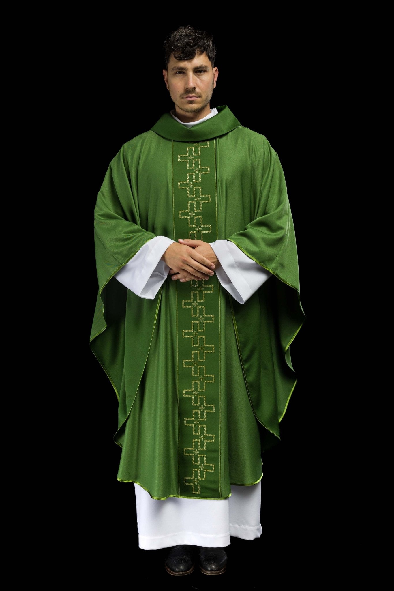 Chasuble avec ceinture richement brodée en croix verte S-7060-01-53 - CHASUBLES.FR