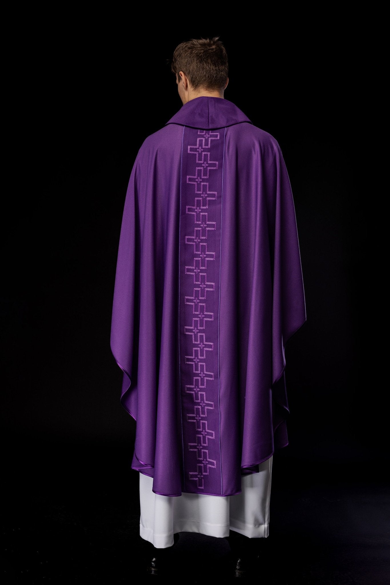 Chasuble avec ceinture richement brodée en croix violet S - 7060 - 03 - 53 - CHASUBLES.FR