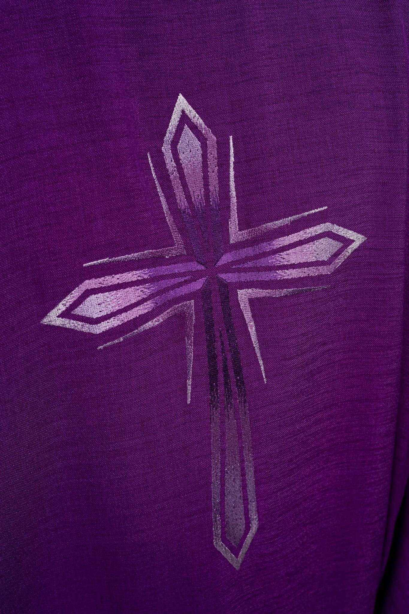Chasuble avec croix brodée en violet HA7034-03 FIOLET - CHASUBLES.FR