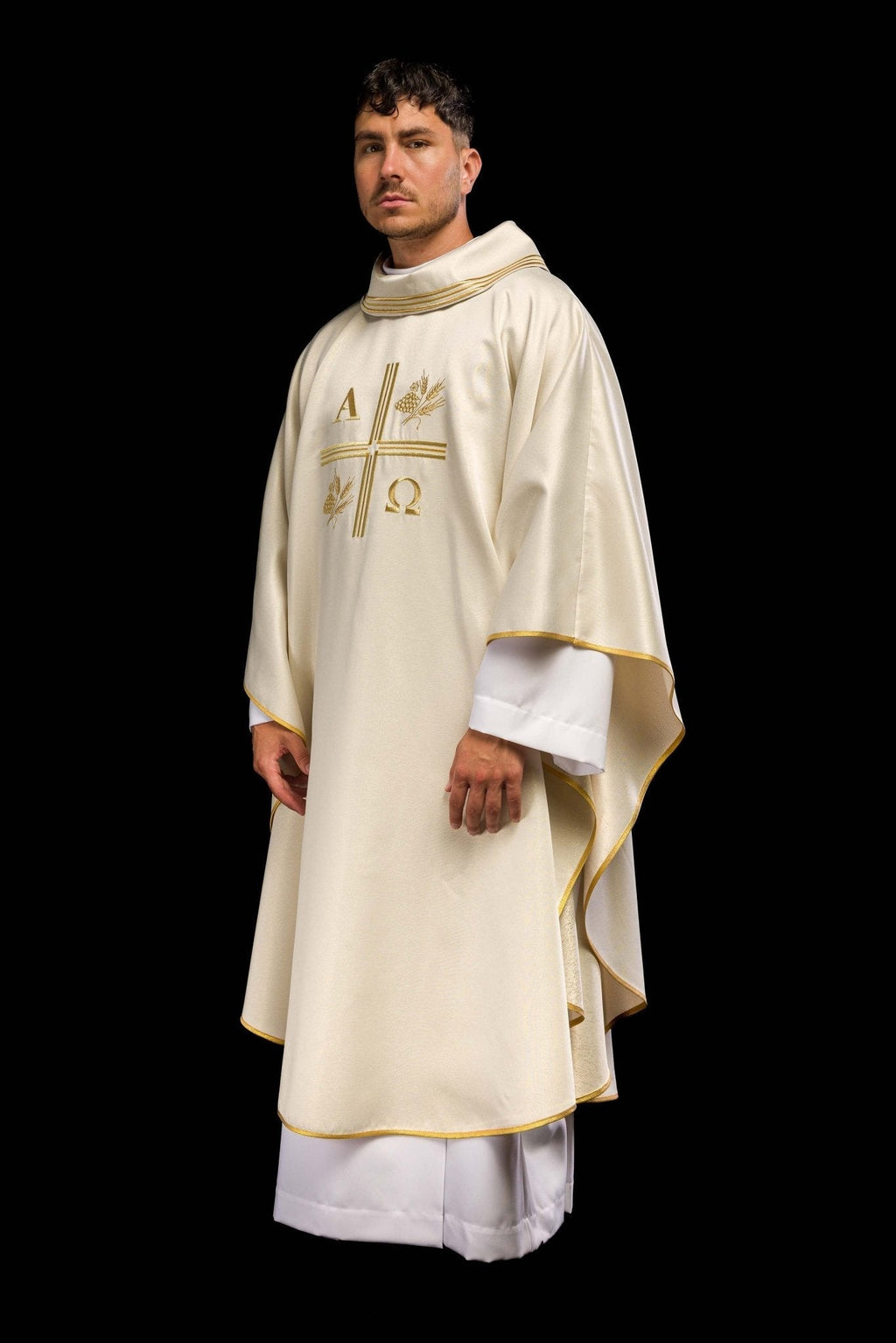 Chasuble avec croix brodée et motifs d'Alpha et d'Oméga et oreilles de couleur écrue S - 7053 - 05 - 54 - CHASUBLES.FR