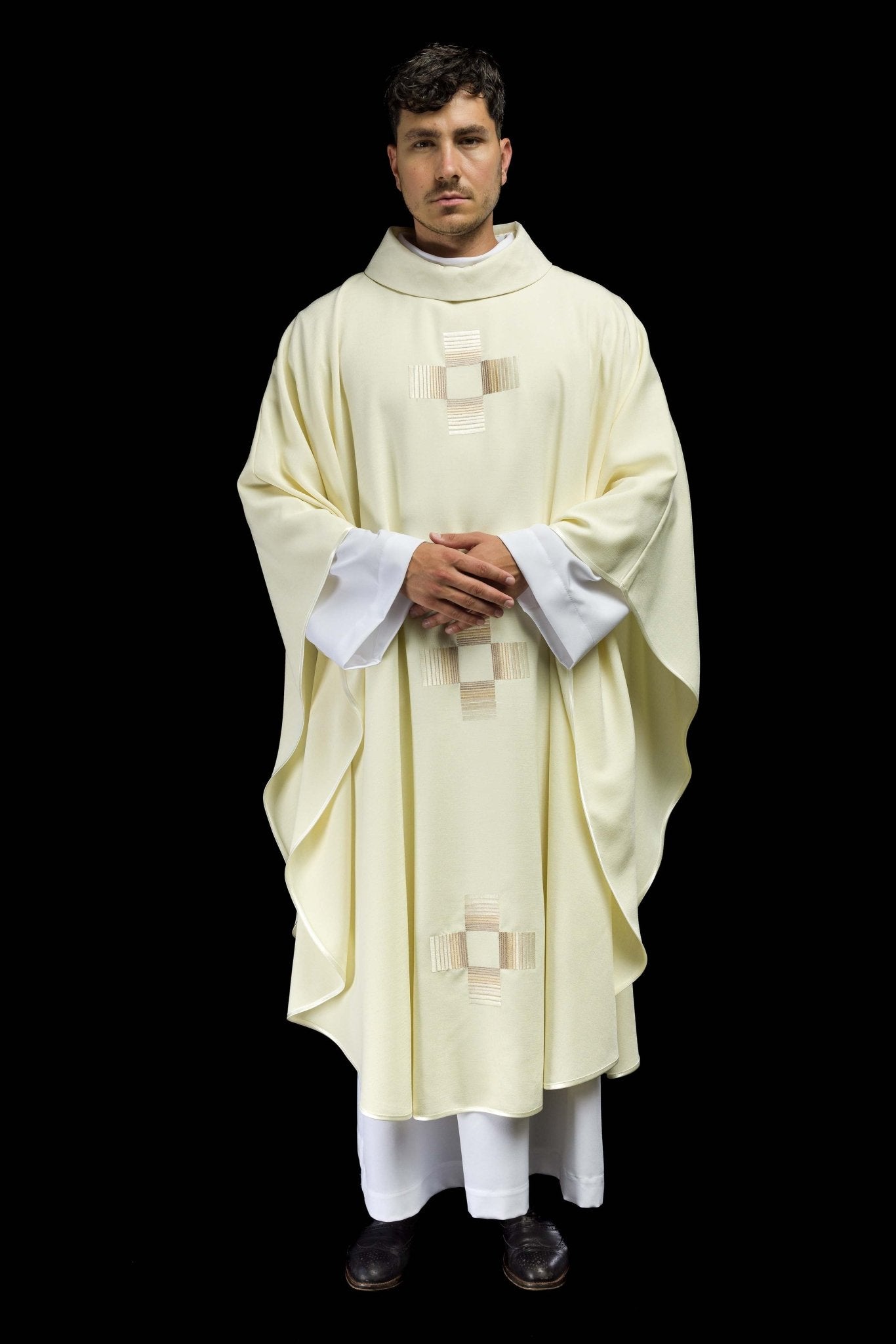 Chasuble avec croix brodées en écru HA7033-05 ECRU - CHASUBLES.FR