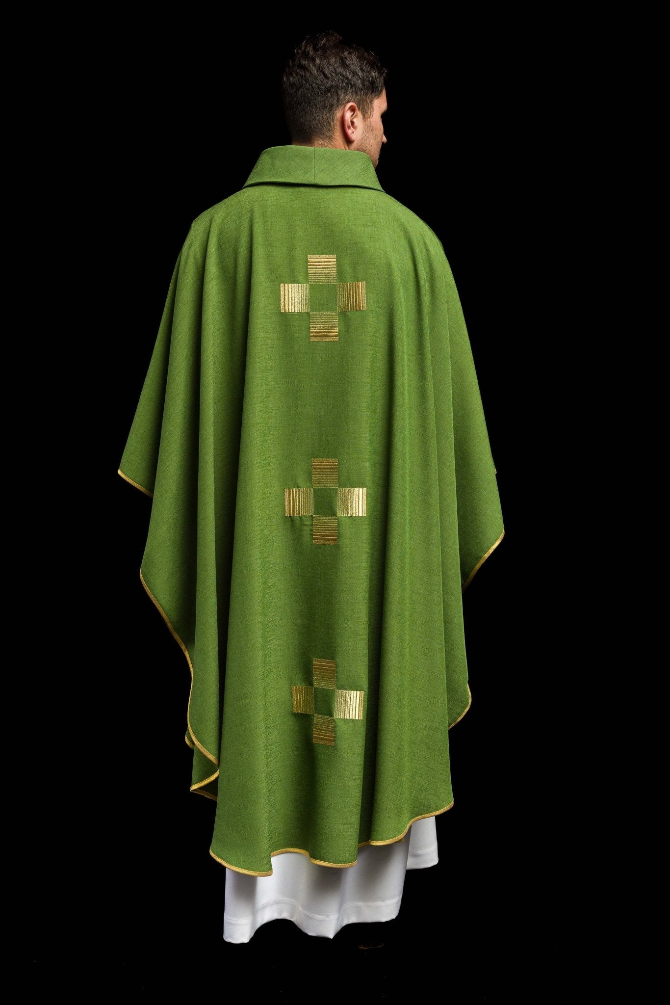 Chasuble avec des Croix brodées en vert HA7011-01 ZIELONY - CHASUBLES.FR