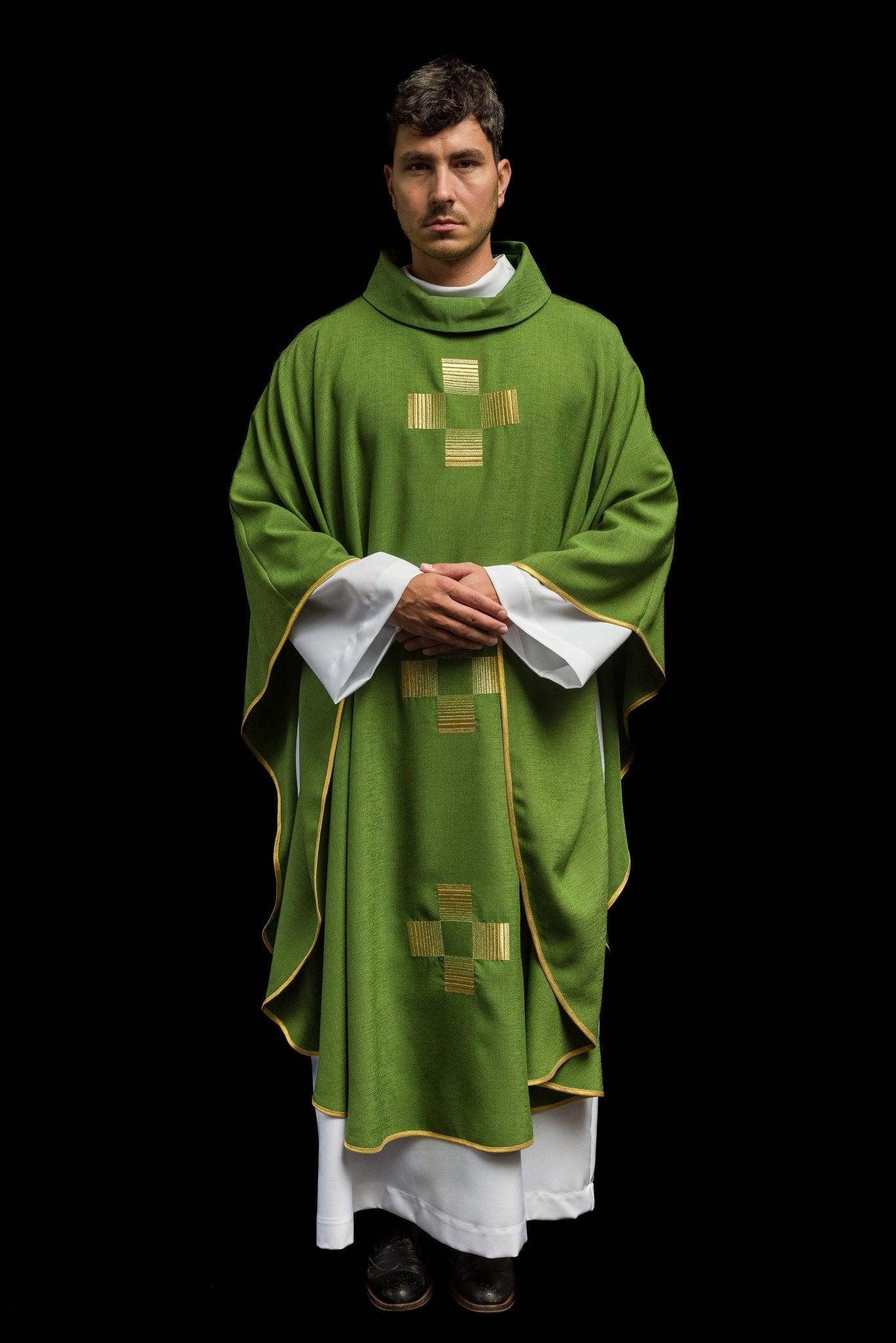 Chasuble avec des Croix brodées en vert HA7011-01 ZIELONY - CHASUBLES.FR