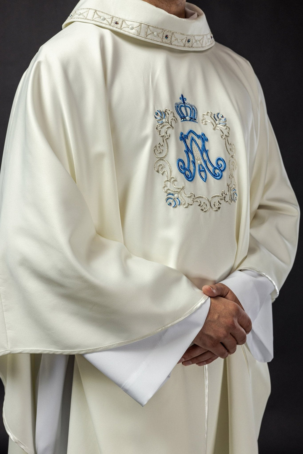 Chasuble avec Marianne brodée LE/7041/05 - CHASUBLES.FR