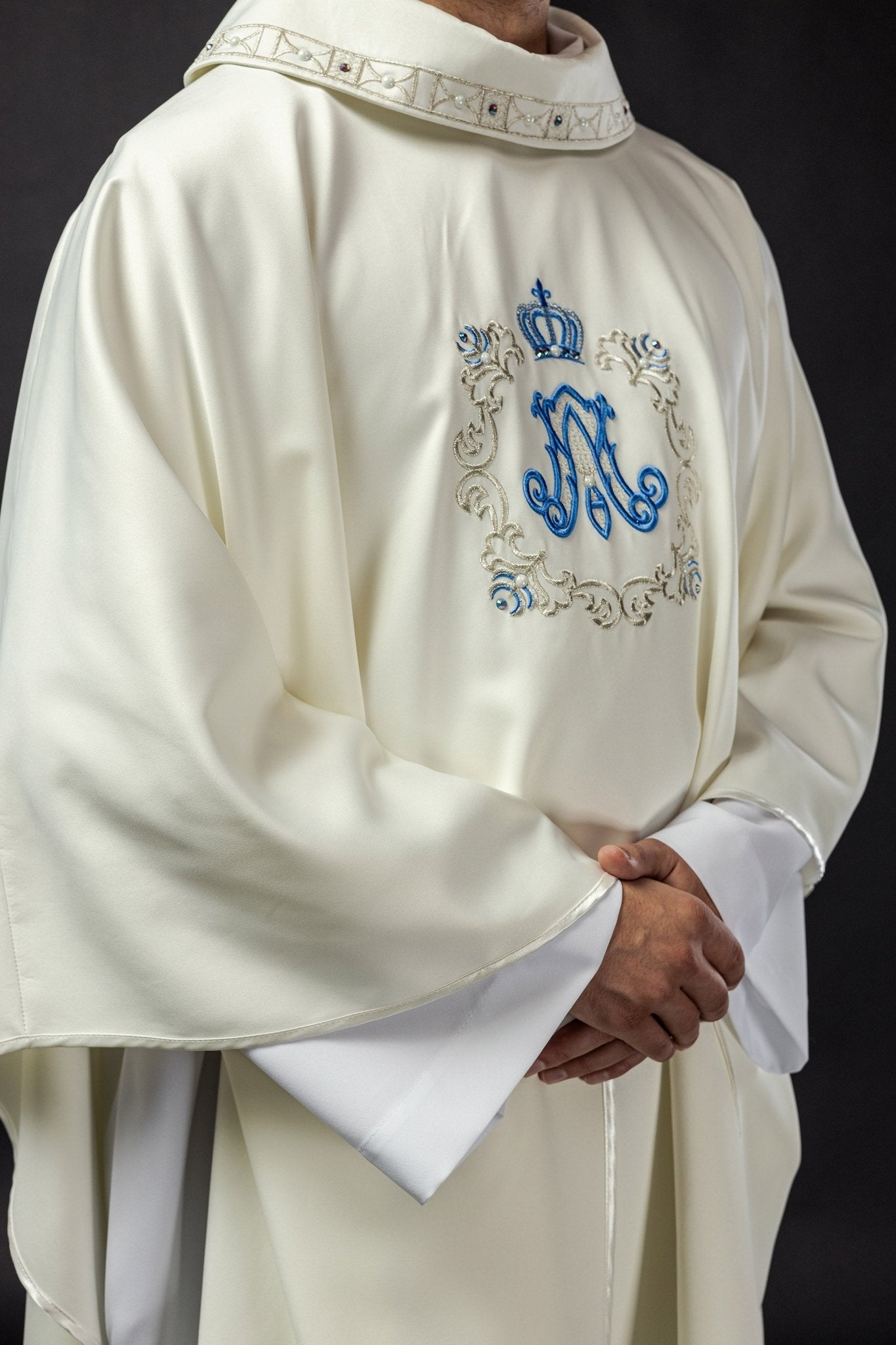 Chasuble avec Marianne brodée LE/7041/05 - CHASUBLES.FR