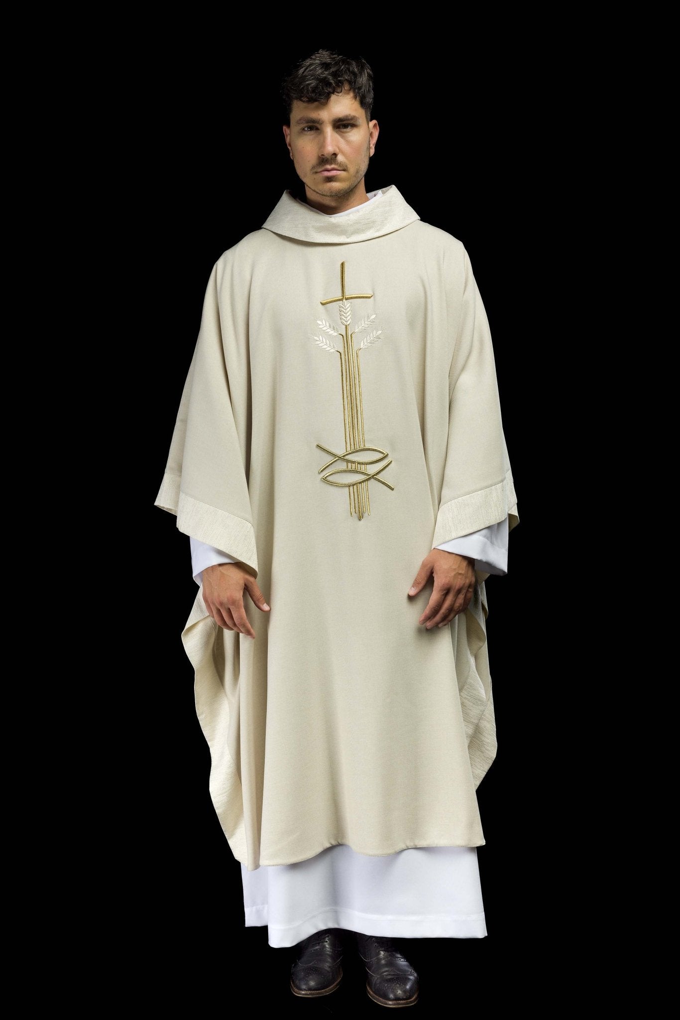 Chasuble avec motif de croix, d'oreilles et de poissons S-7063-05-70 - CHASUBLES.FR