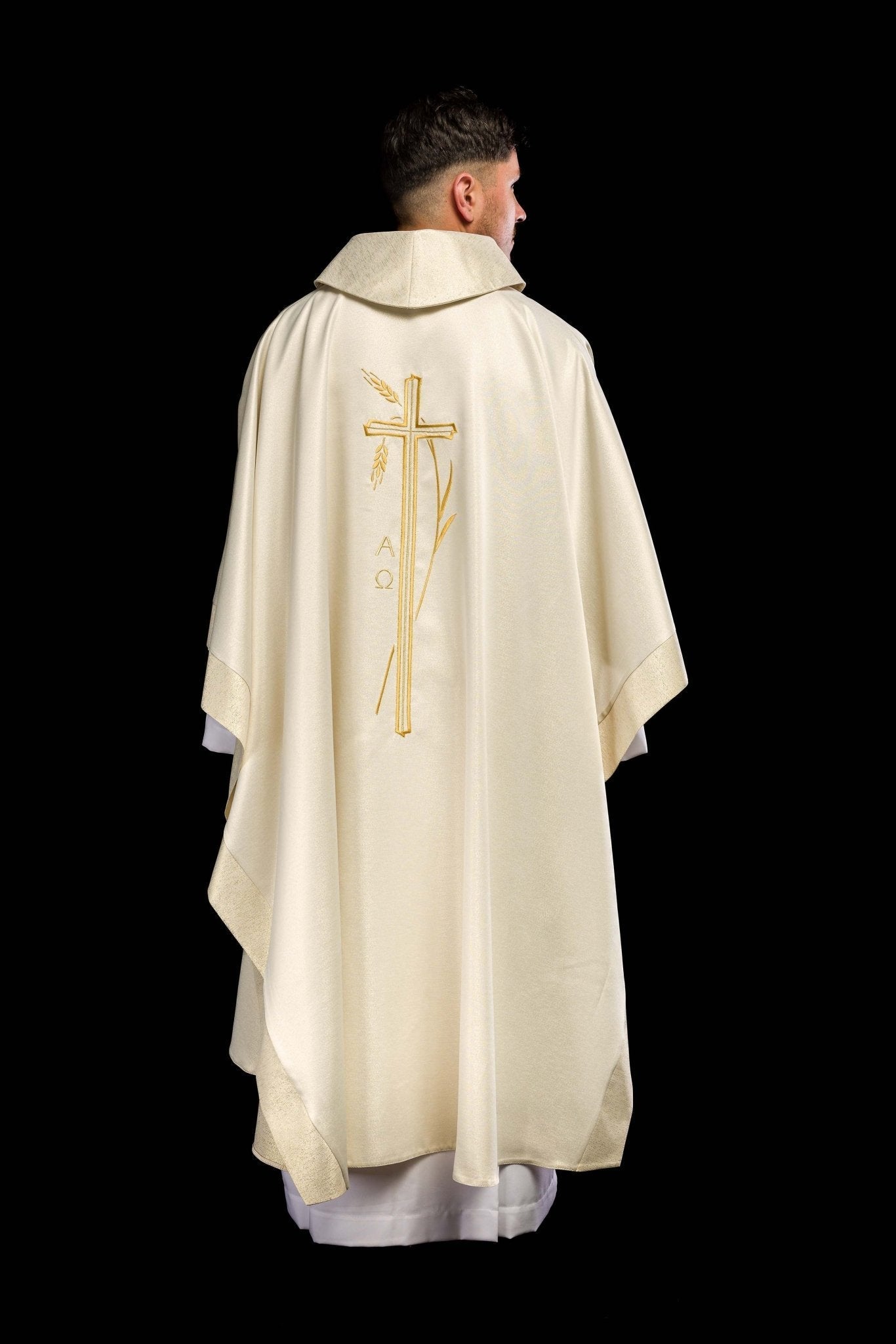Chasuble avec motif de croix et d'oreilles en écru S - 7052 - 05 - 54 - CHASUBLES.FR