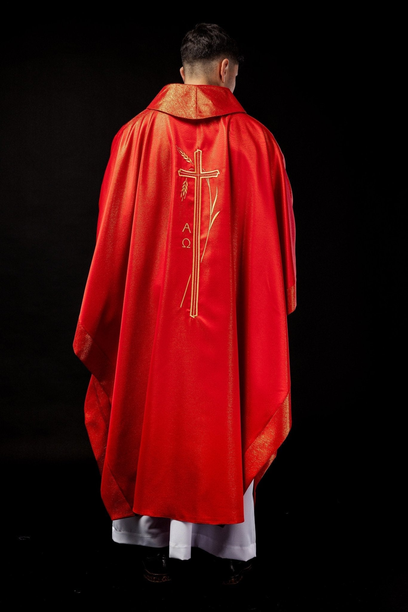 Chasuble avec motif de croix et d'oreilles en rouge S - 7052 - 02 - 54 - CHASUBLES.FR