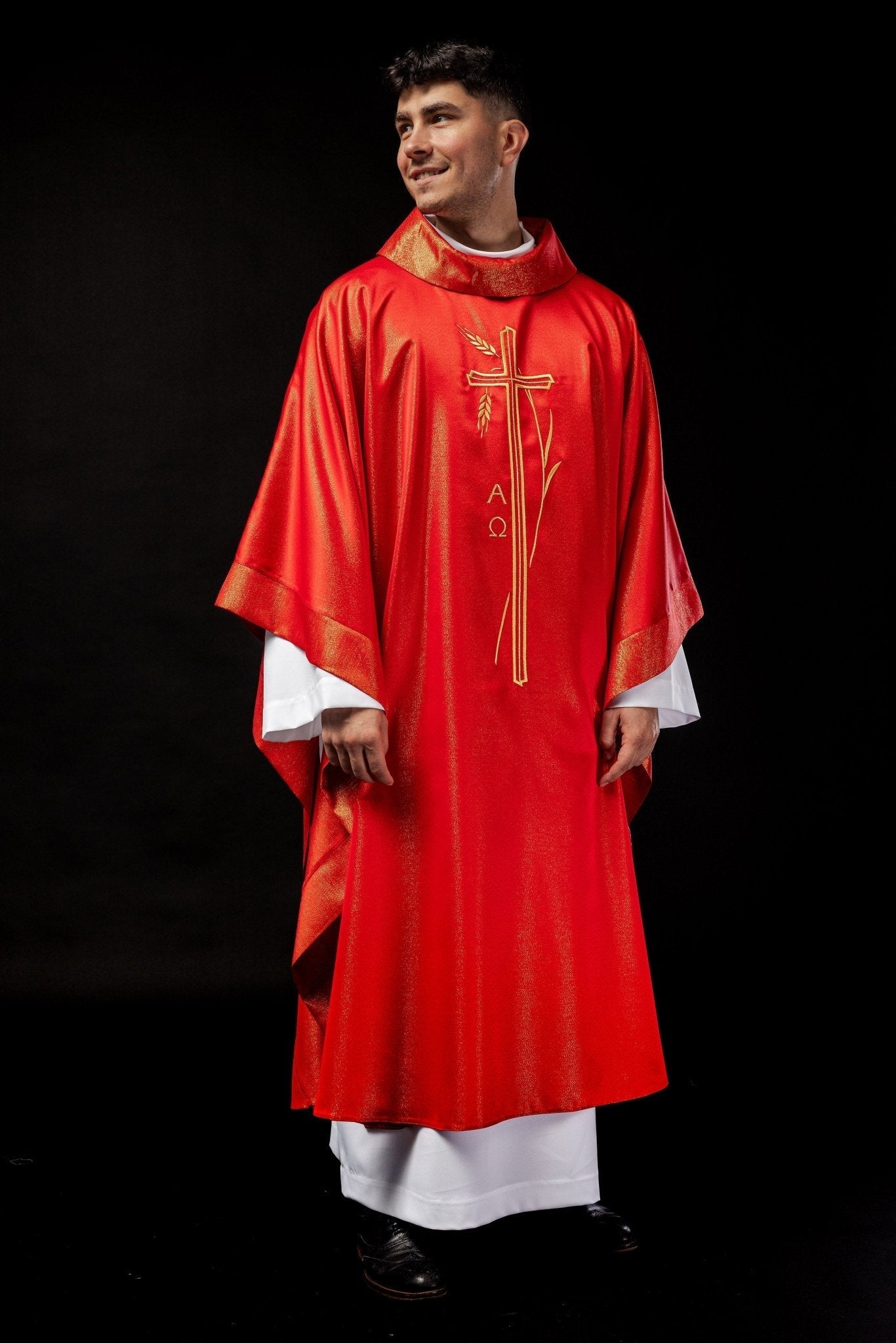Chasuble avec motif de croix et d'oreilles en rouge S - 7052 - 02 - 54 - CHASUBLES.FR