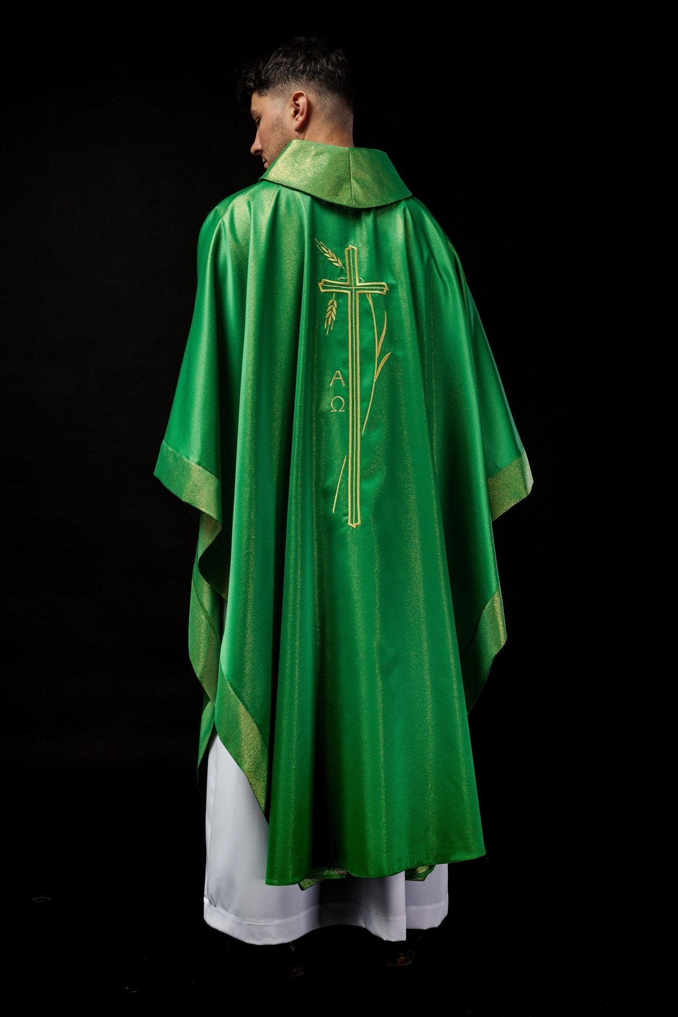 Chasuble avec motif de croix et d'oreilles en vert S - 7052 - 01 - 54 - CHASUBLES.FR