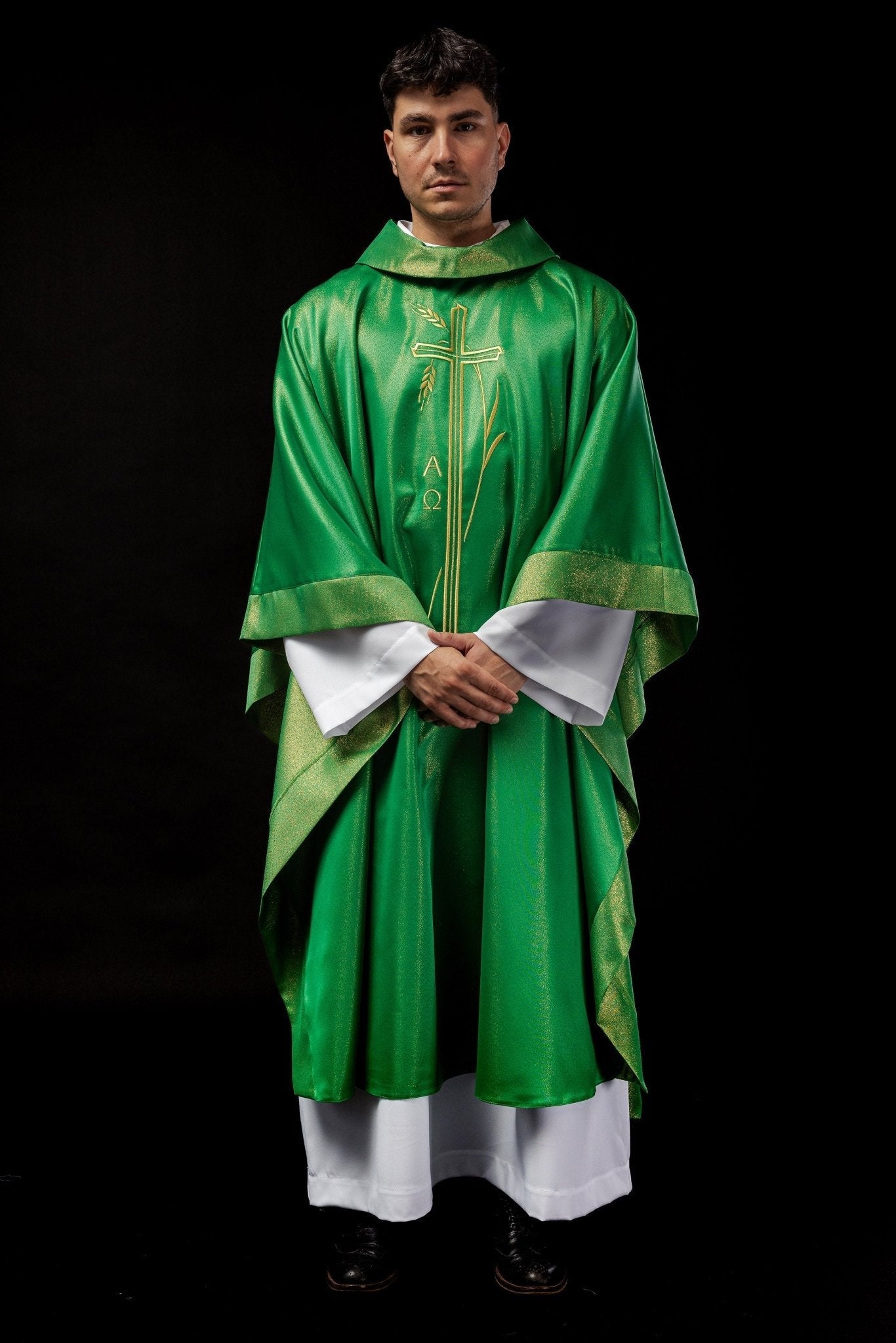 Chasuble avec motif de croix et d'oreilles en vert S - 7052 - 01 - 54 - CHASUBLES.FR
