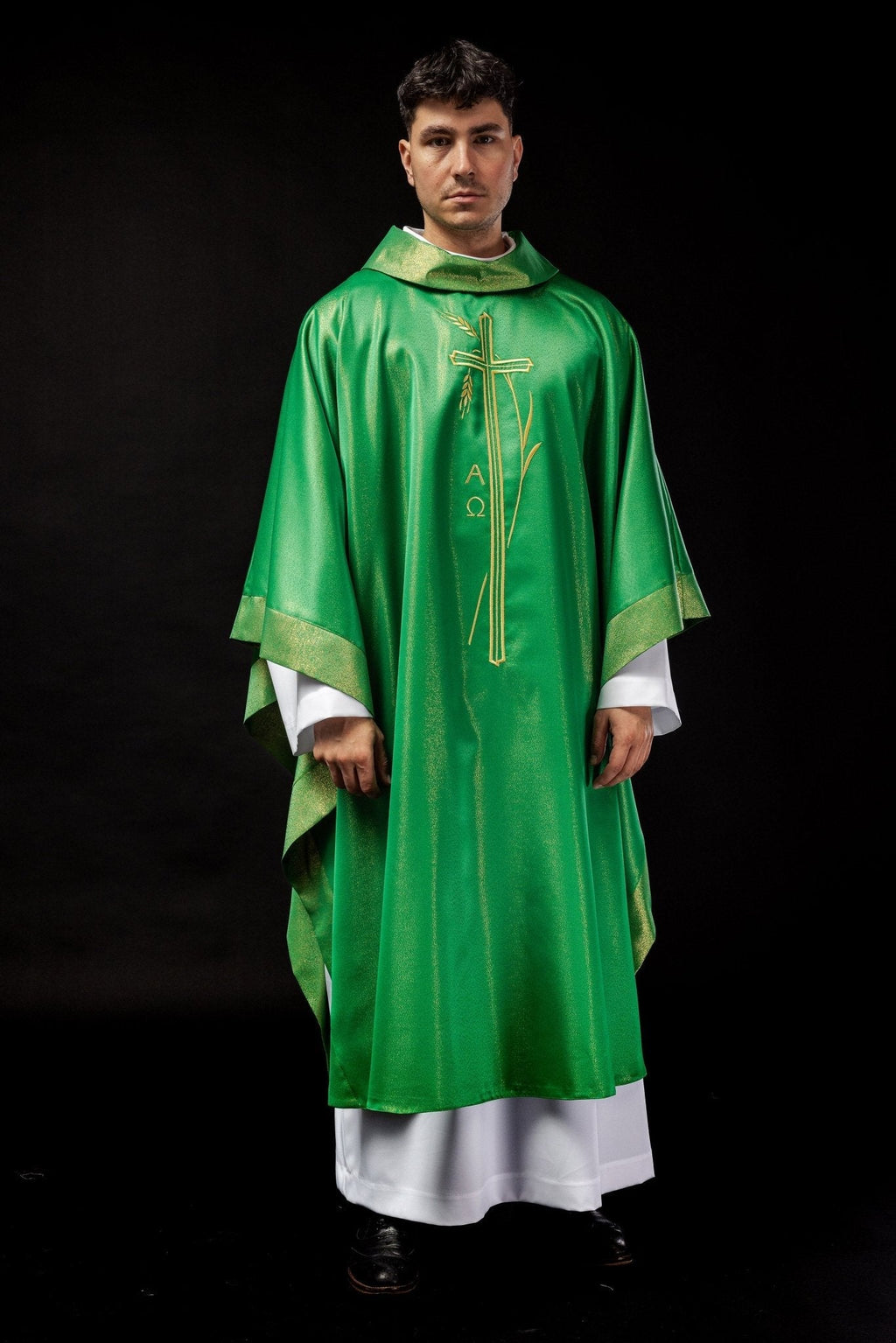Chasuble avec motif de croix et d'oreilles en vert S - 7052 - 01 - 54 - CHASUBLES.FR