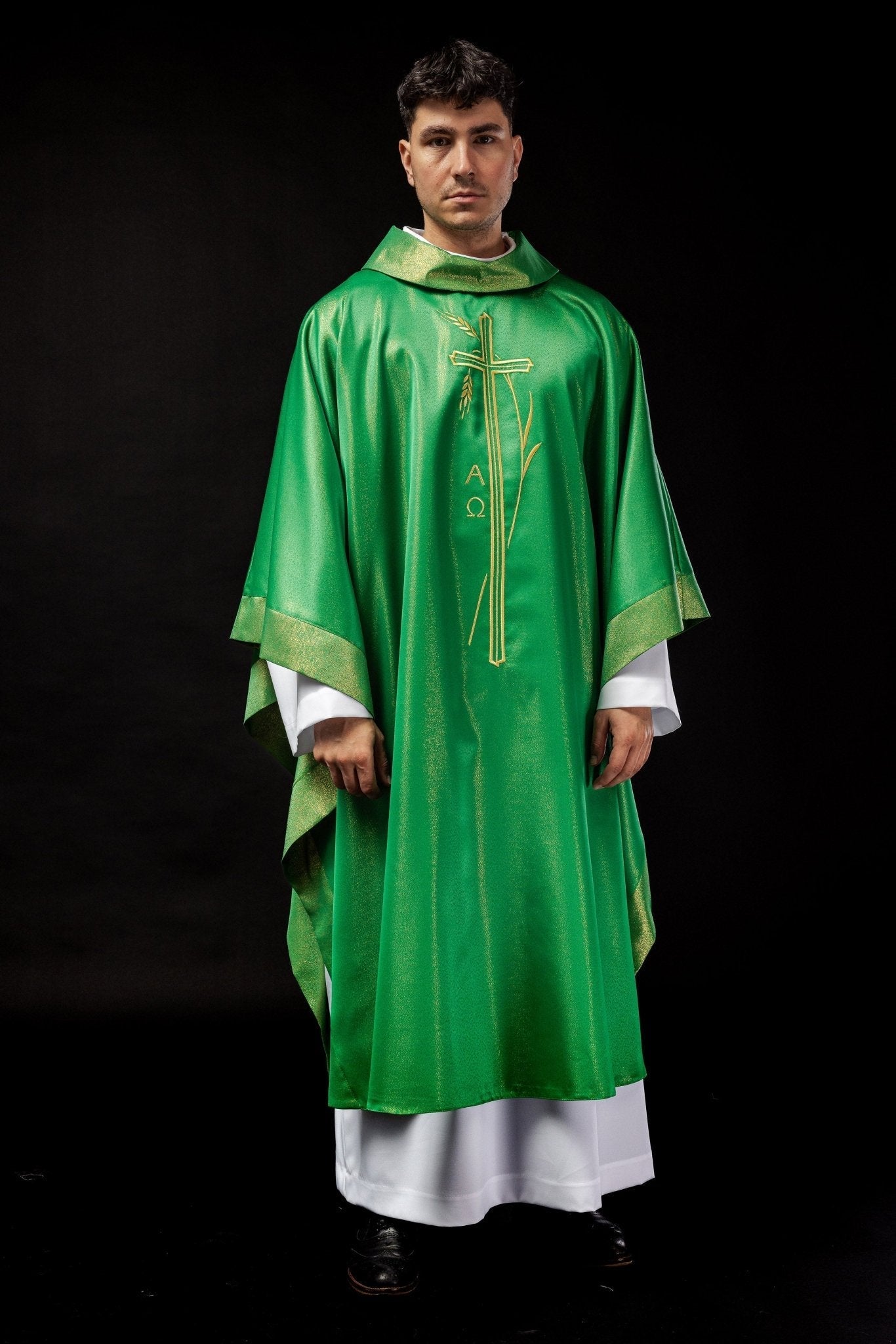 Chasuble avec motif de croix et d'oreilles en vert S - 7052 - 01 - 54 - CHASUBLES.FR