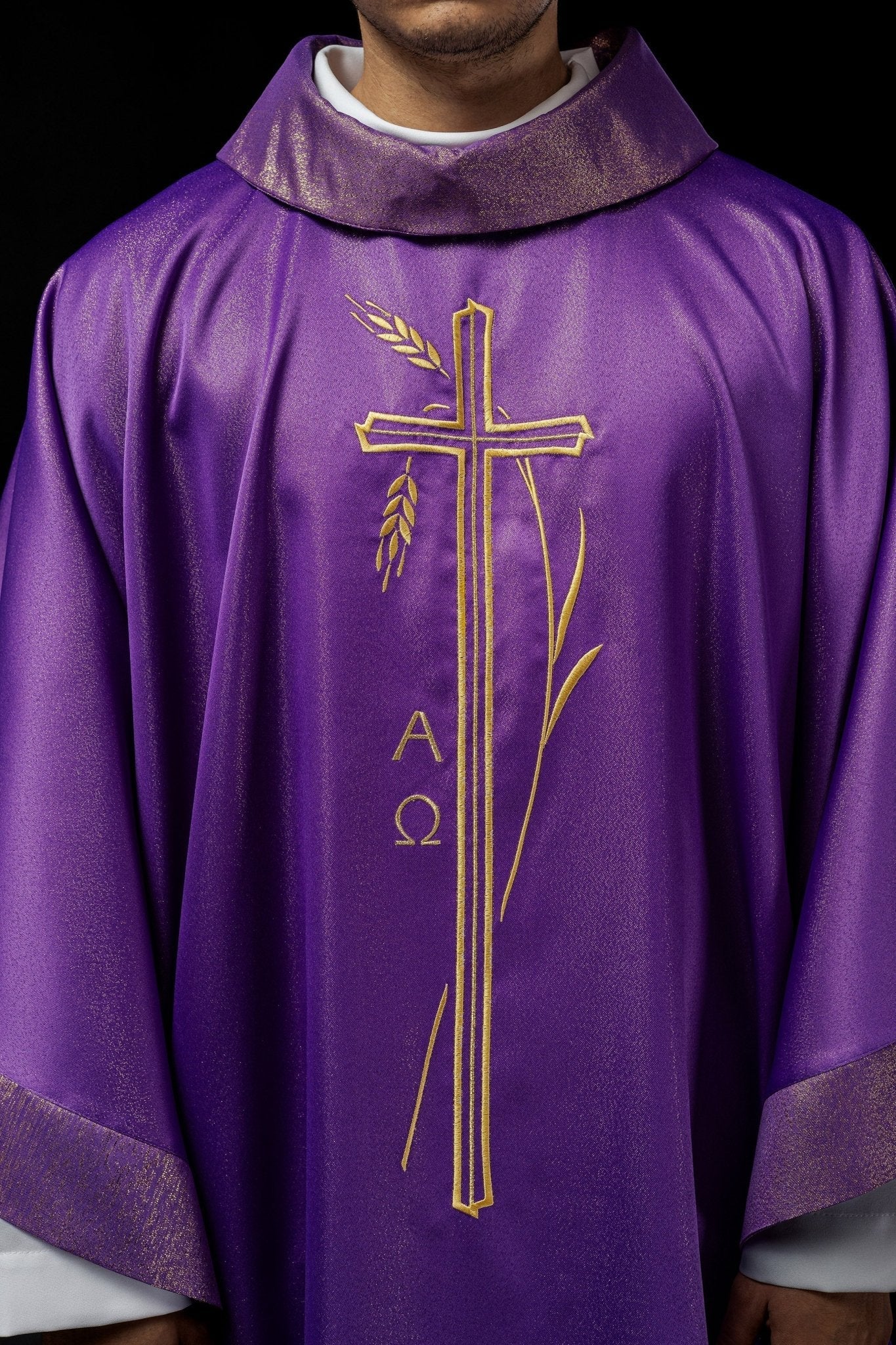 Chasuble avec motif de croix et d'oreilles en violet S - 7052 - 03 - 54 - CHASUBLES.FR