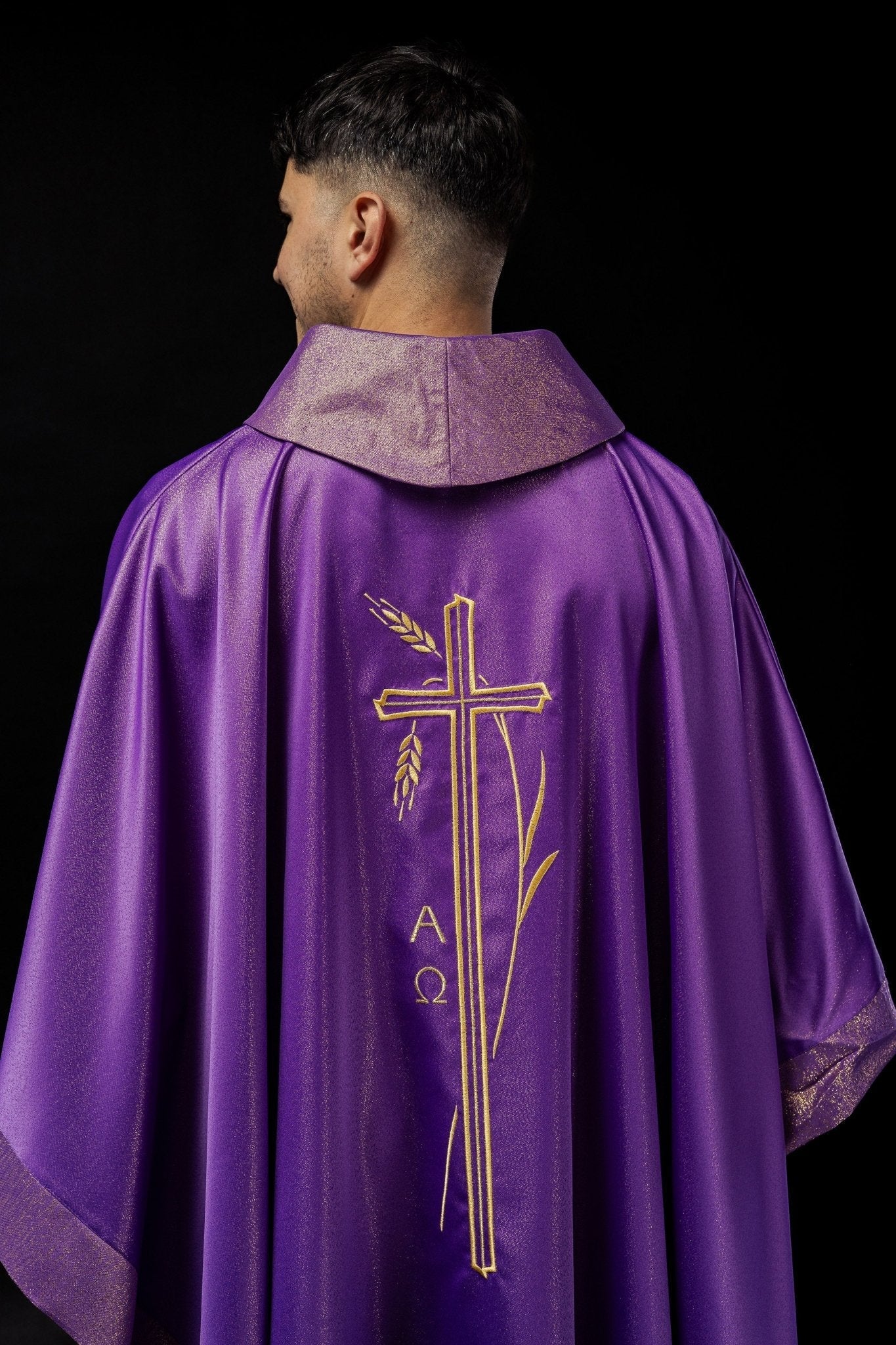 Chasuble avec motif de croix et d'oreilles en violet S - 7052 - 03 - 54 - CHASUBLES.FR