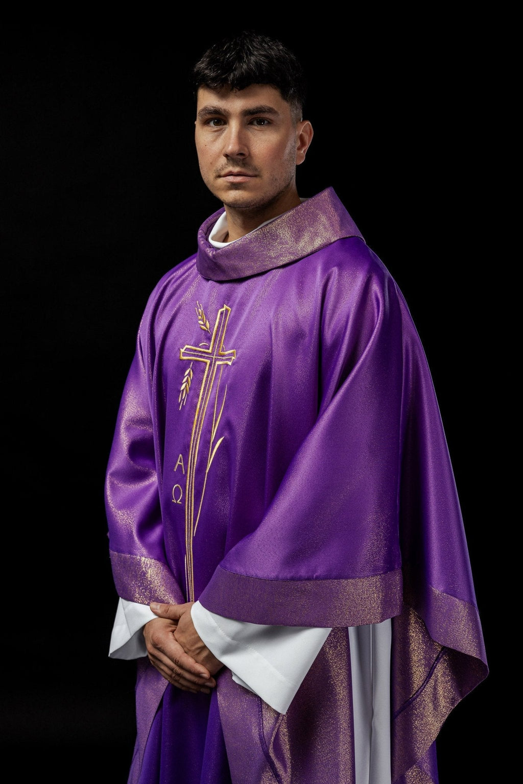 Chasuble avec motif de croix et d'oreilles en violet S - 7052 - 03 - 54 - CHASUBLES.FR