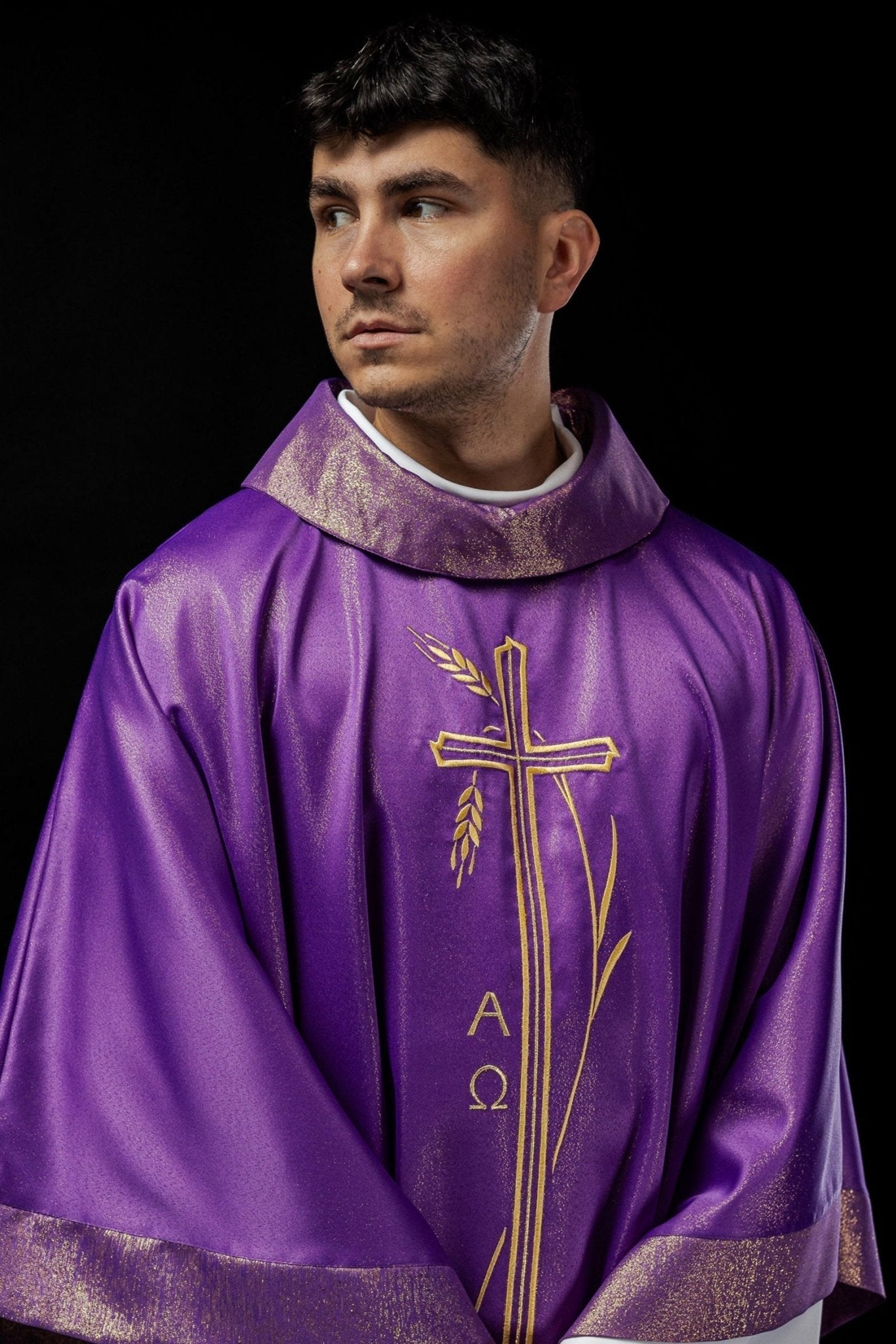 Chasuble avec motif de croix et d'oreilles en violet S - 7052 - 03 - 54 - CHASUBLES.FR