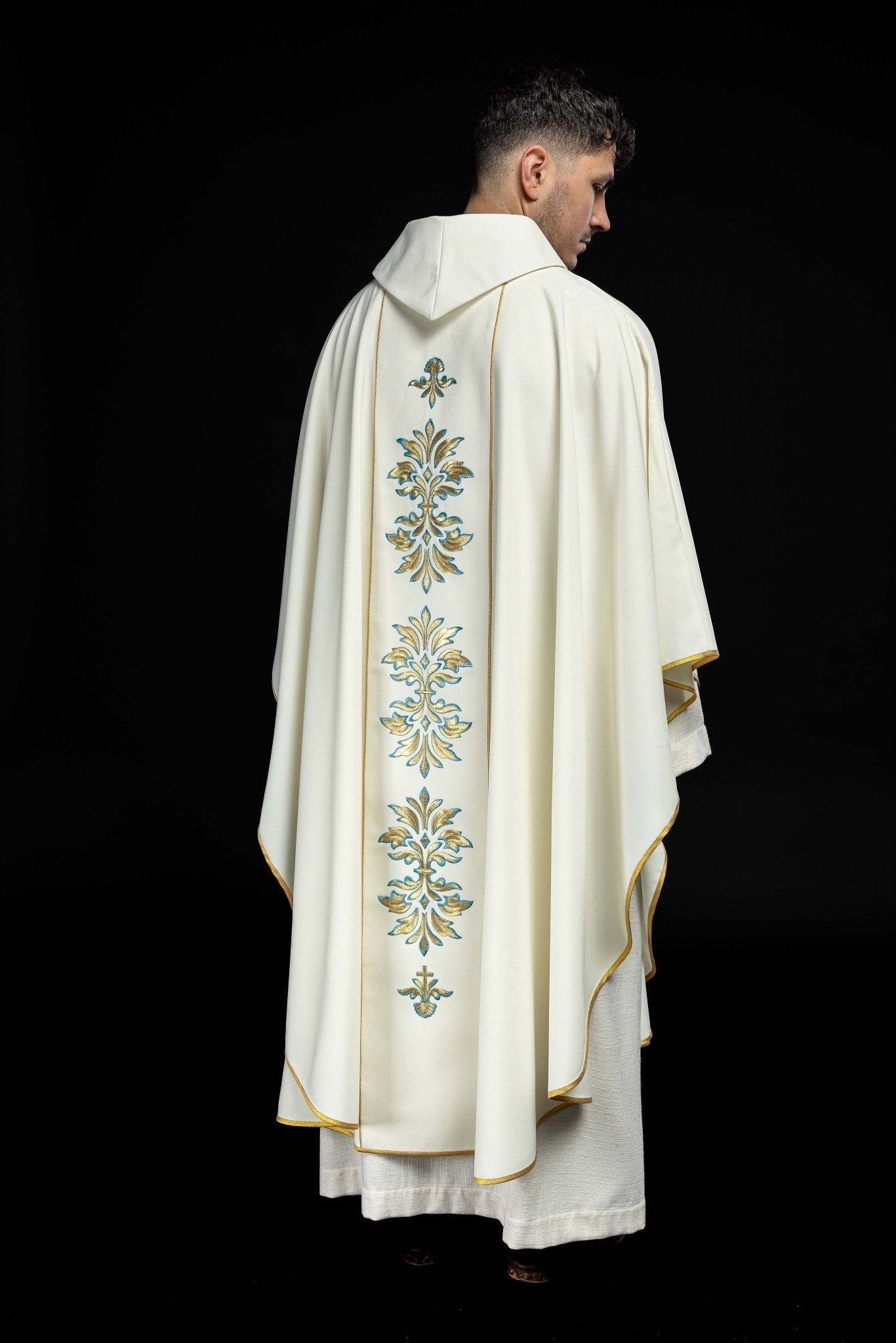 Chasuble avec motif marial de couleur écrue KOR/061/05/01 ECRU - CHASUBLES.FR