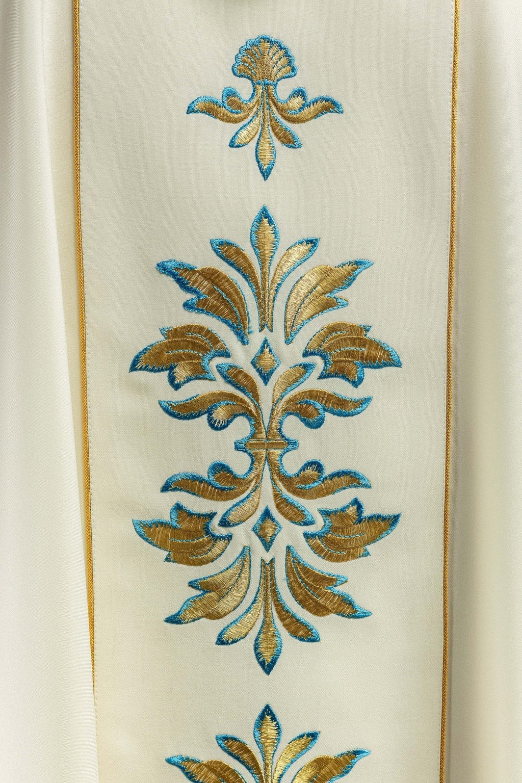 Chasuble avec motif marial de couleur écrue KOR/061/05/01 ECRU - CHASUBLES.FR