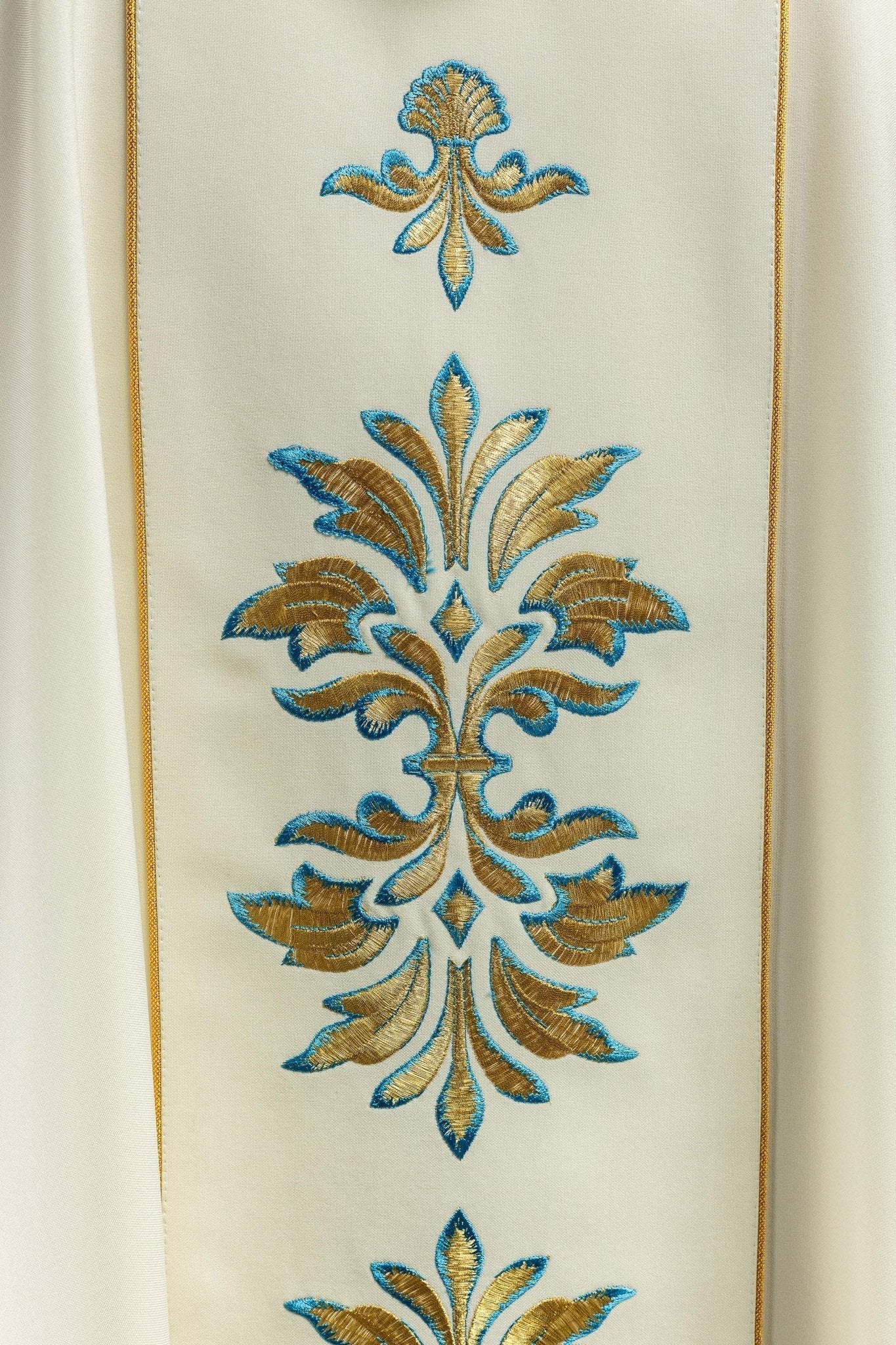 Chasuble avec motif marial de couleur écrue KOR/061/05/01 ECRU - CHASUBLES.FR