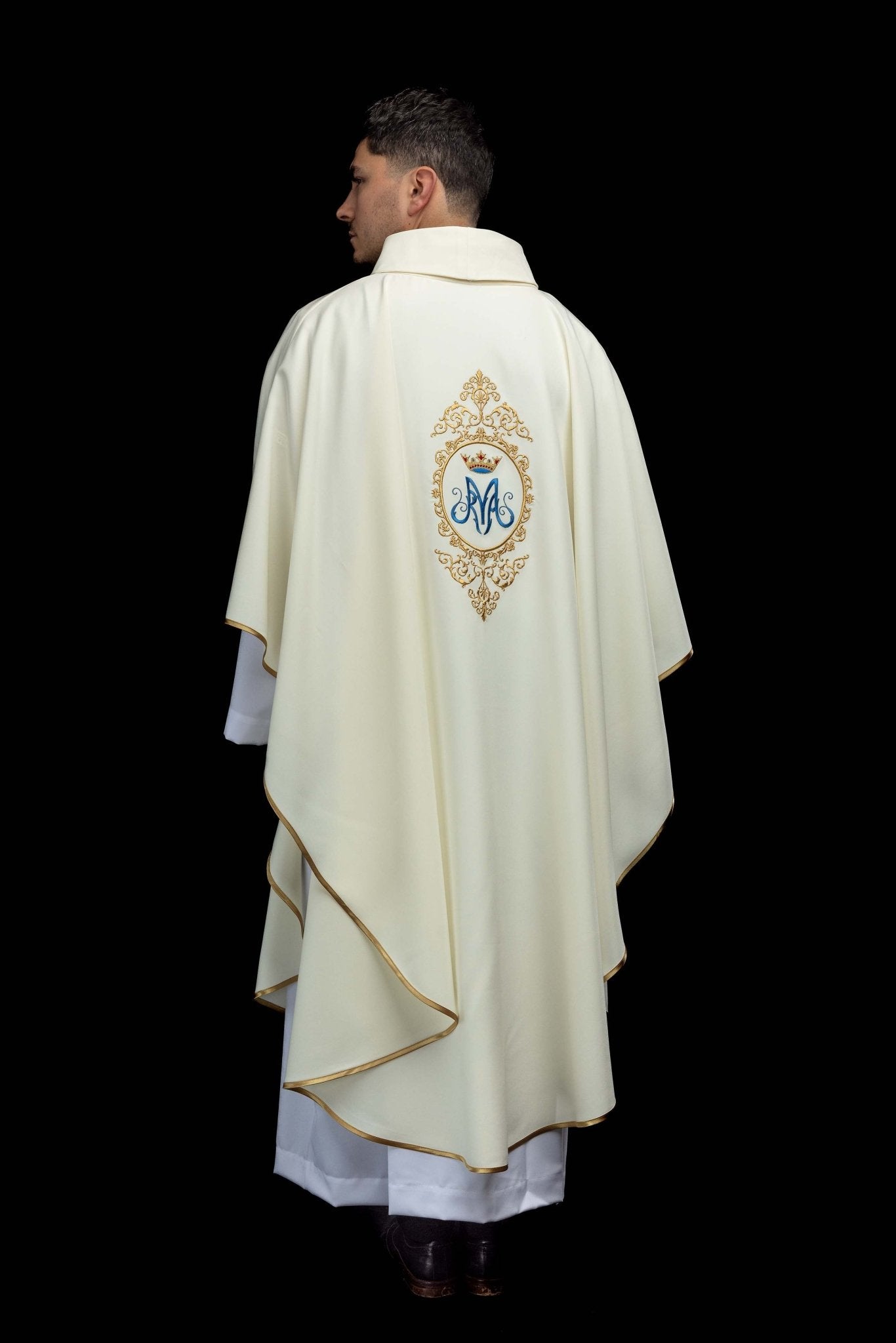 Chasuble avec motif marial entouré de broderies dorée KOR/232/05/12 ECRU - CHASUBLES.FR