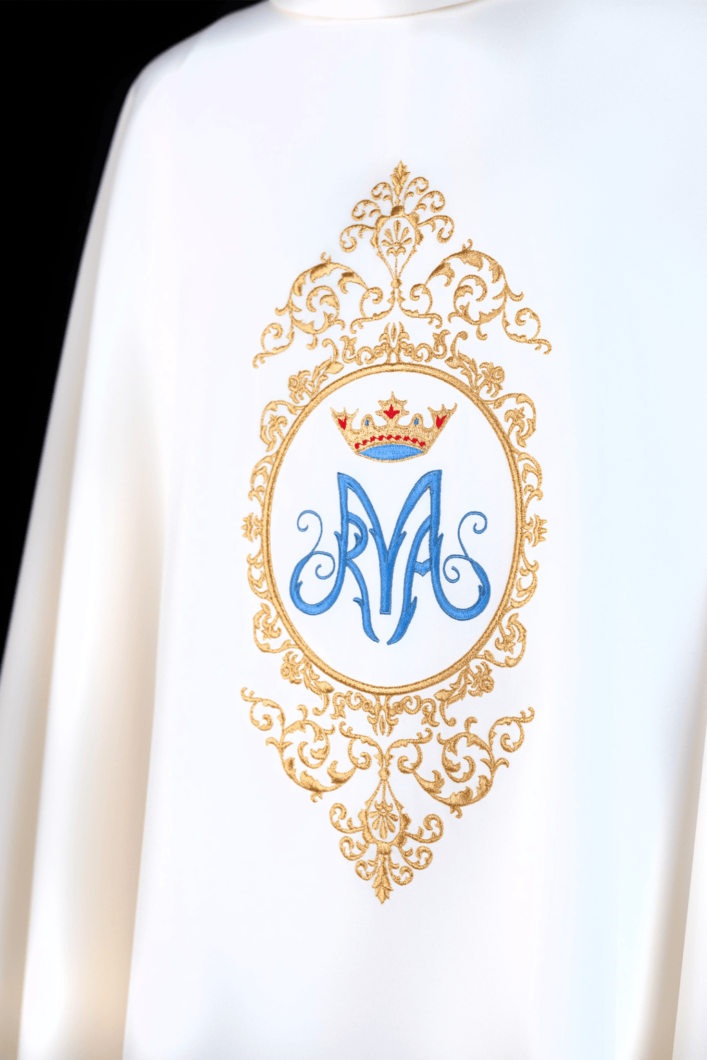 Chasuble avec motif marial entouré de broderies dorée KOR/232/05/12 ECRU - CHASUBLES.FR