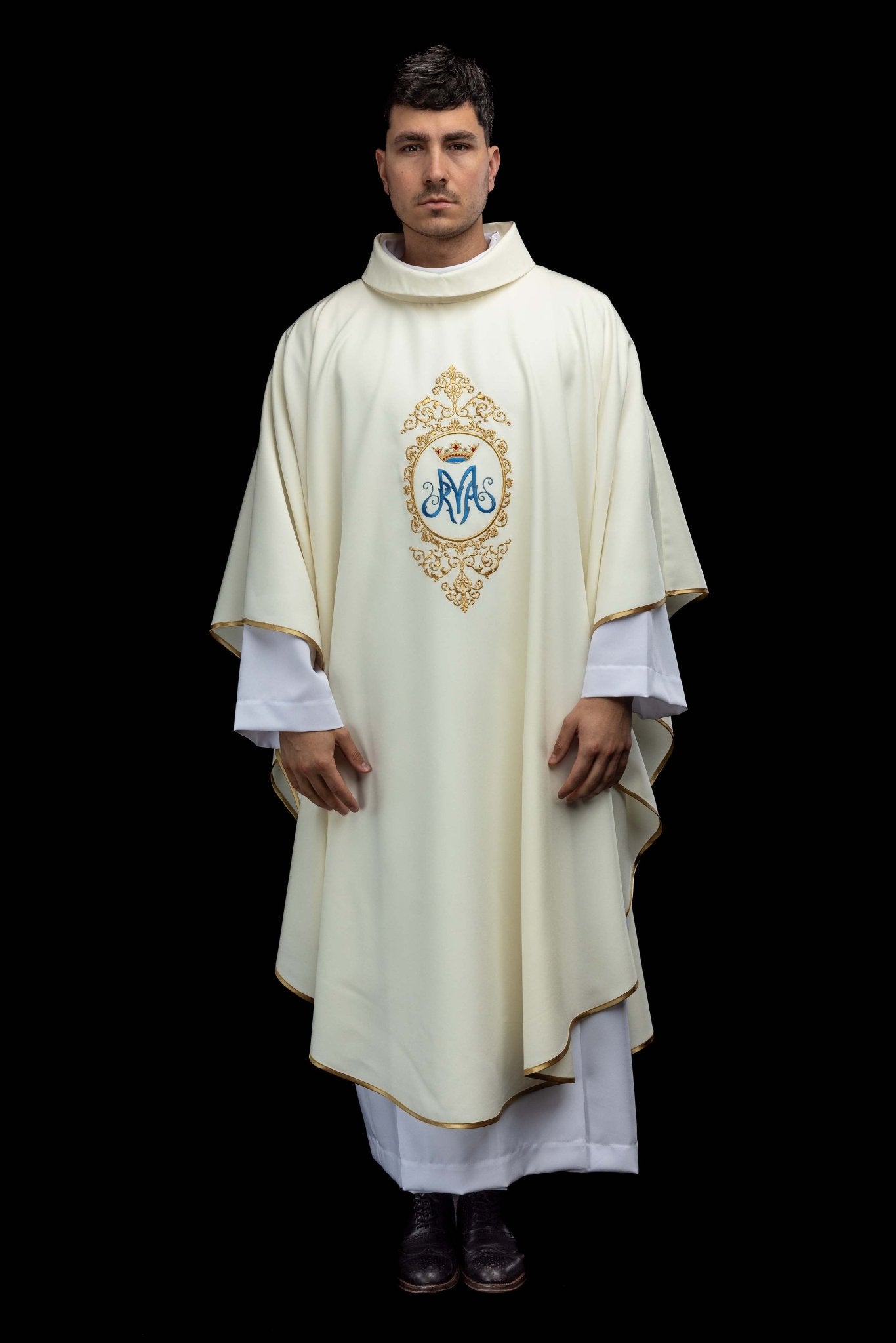 Chasuble avec motif marial entouré de broderies dorée KOR/232/05/12 ECRU - CHASUBLES.FR