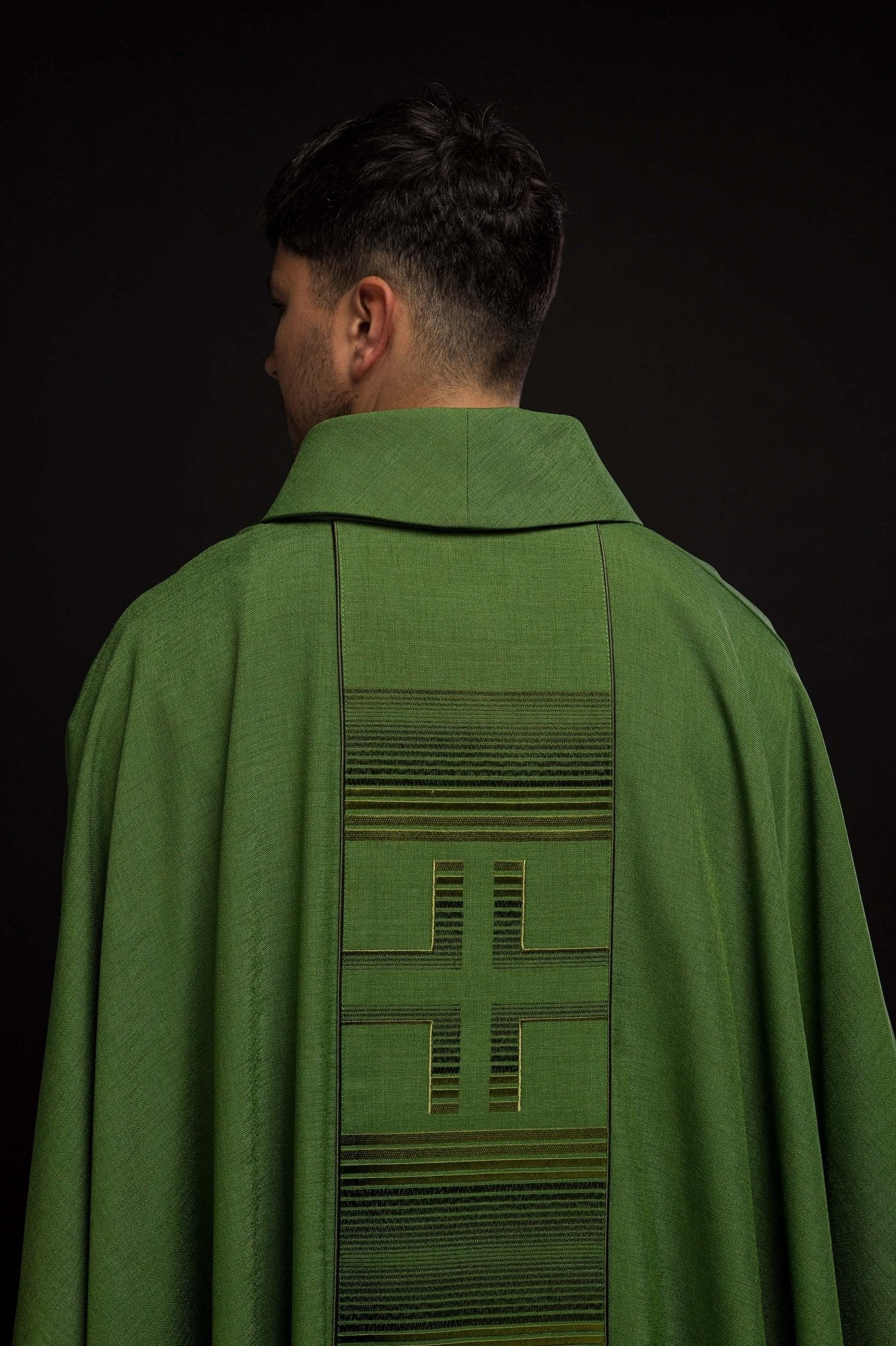 Chasuble brodé avec des croix de couleur verte HA7032 - 01 ZIELONY - CHASUBLES.FR