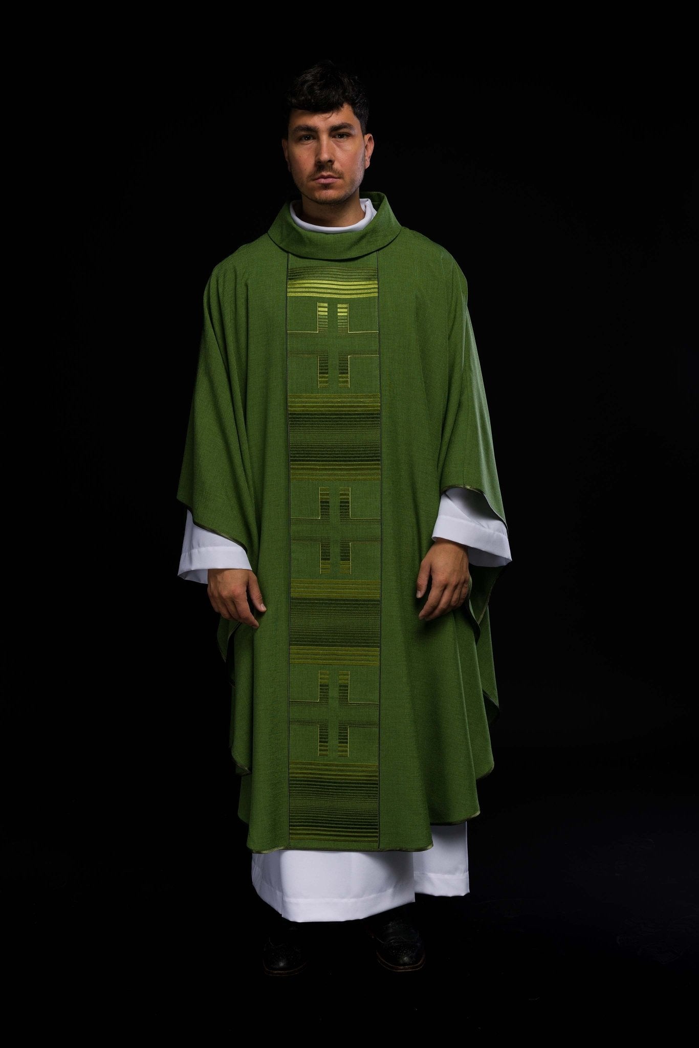Chasuble brodé avec des croix de couleur verte HA7032 - 01 ZIELONY - CHASUBLES.FR