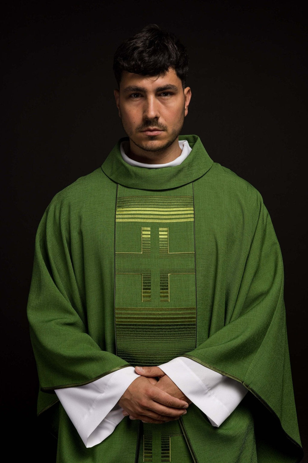 Chasuble brodé avec des croix de couleur verte HA7032 - 01 ZIELONY - CHASUBLES.FR