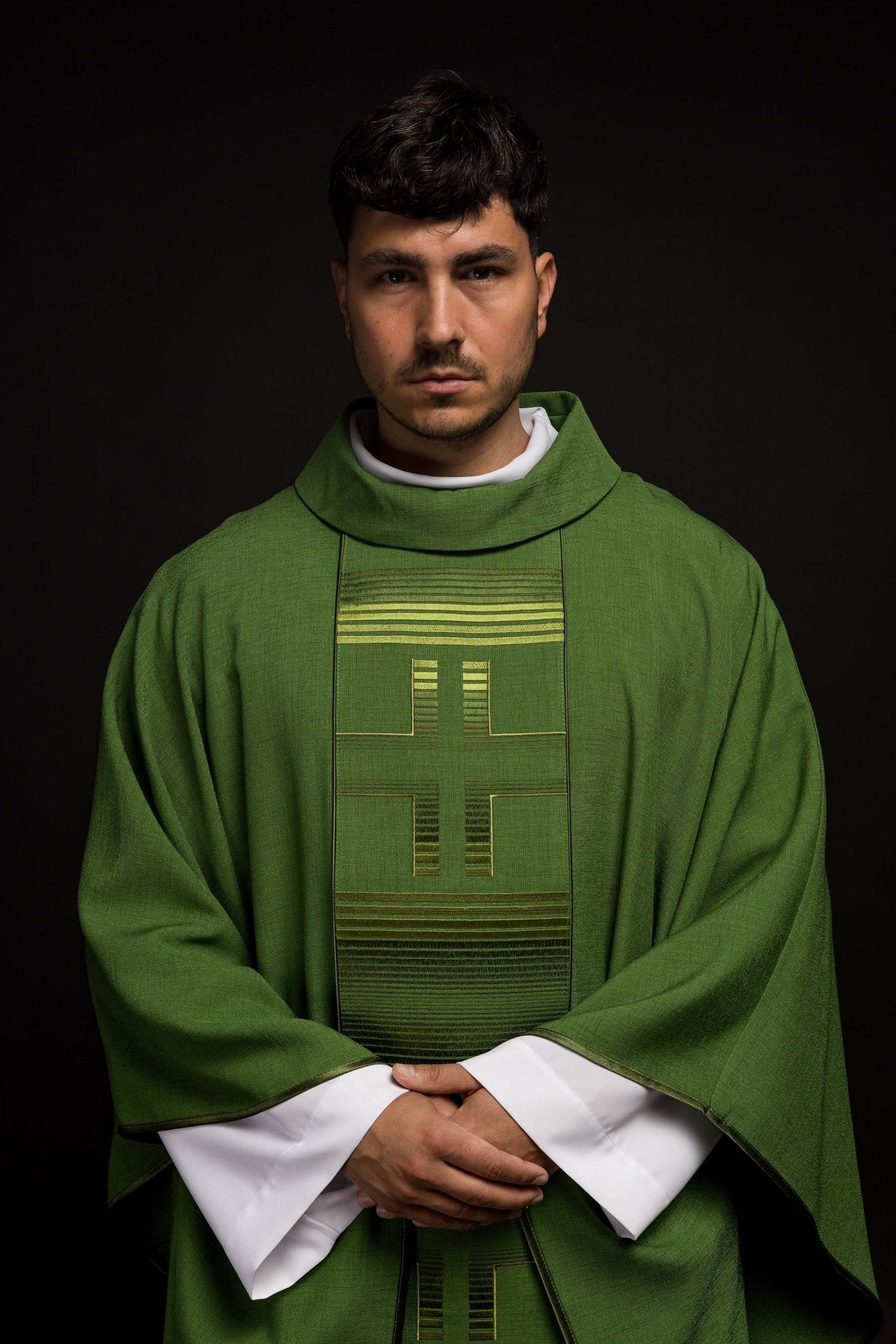 Chasuble brodé avec des croix de couleur verte HA7032 - 01 ZIELONY - CHASUBLES.FR