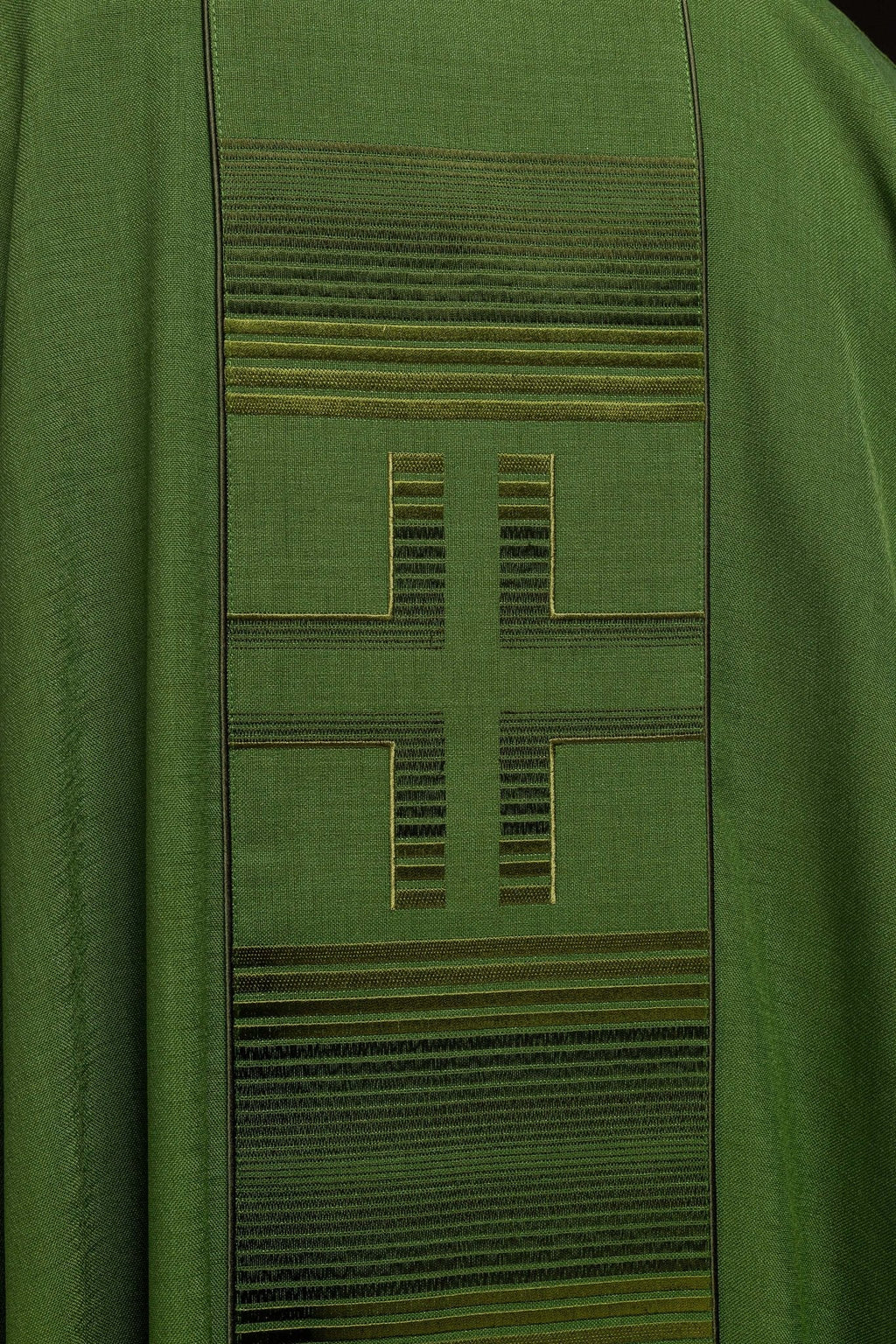 Chasuble brodé avec des croix de couleur verte HA7032 - 01 ZIELONY - CHASUBLES.FR