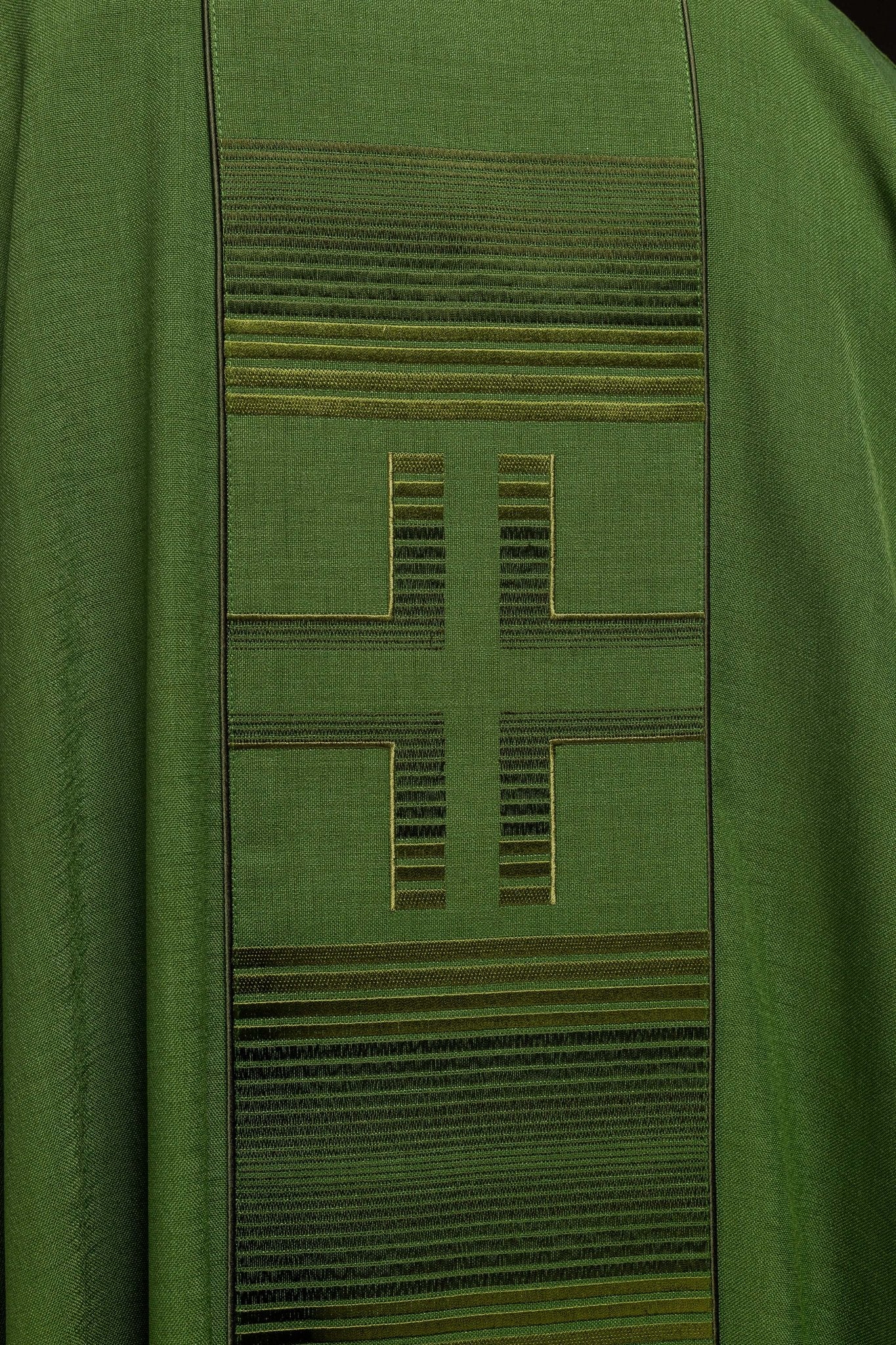 Chasuble brodé avec des croix de couleur verte HA7032 - 01 ZIELONY - CHASUBLES.FR
