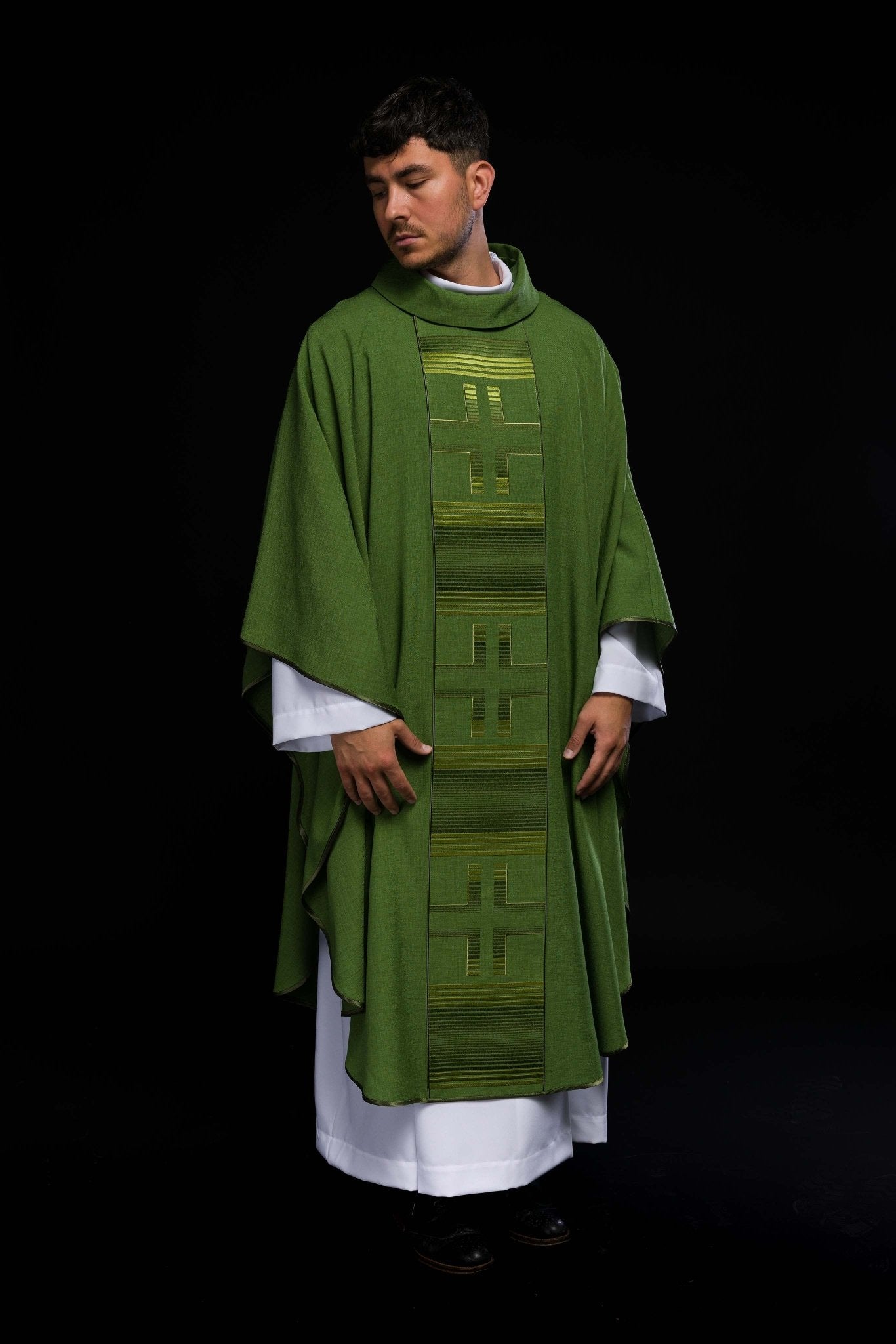 Chasuble brodé avec des croix de couleur verte HA7032 - 01 ZIELONY - CHASUBLES.FR