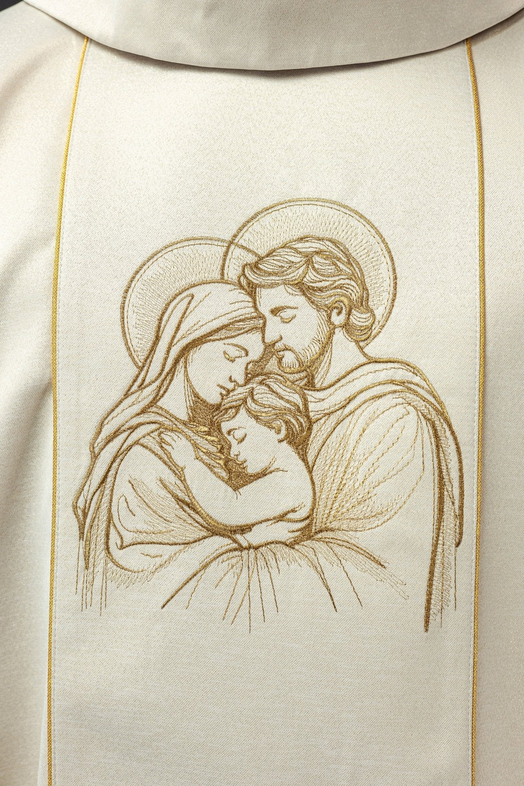 Chasuble brodé pour Noël avec une image de la Sainte Famille KOW2/020/05/54 - CHASUBLES.FR
