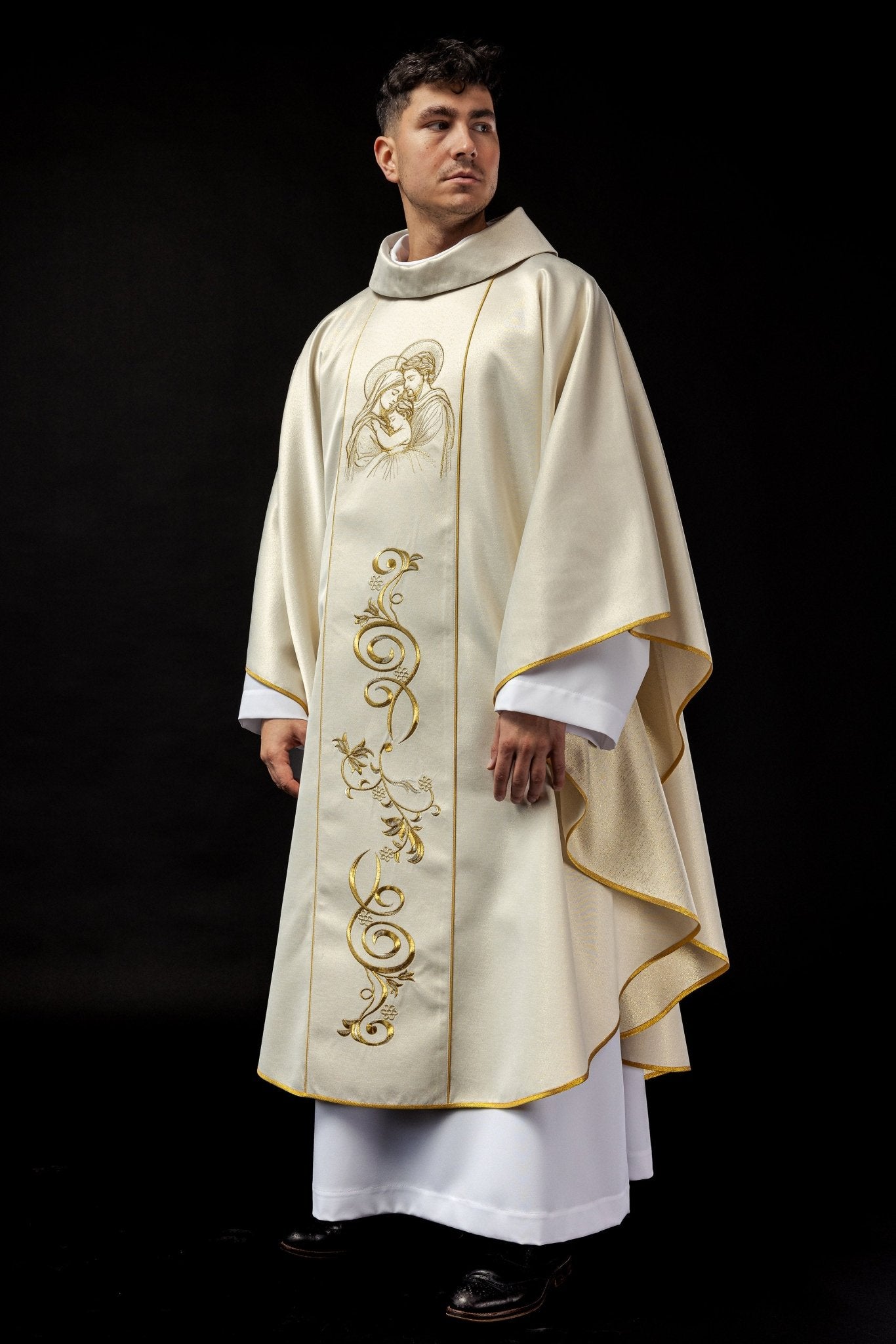 Chasuble brodé pour Noël avec une image de la Sainte Famille KOW2/020/05/54 - CHASUBLES.FR