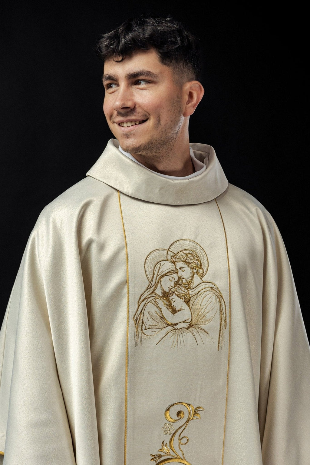 Chasuble brodé pour Noël avec une image de la Sainte Famille KOW2/020/05/54 - CHASUBLES.FR