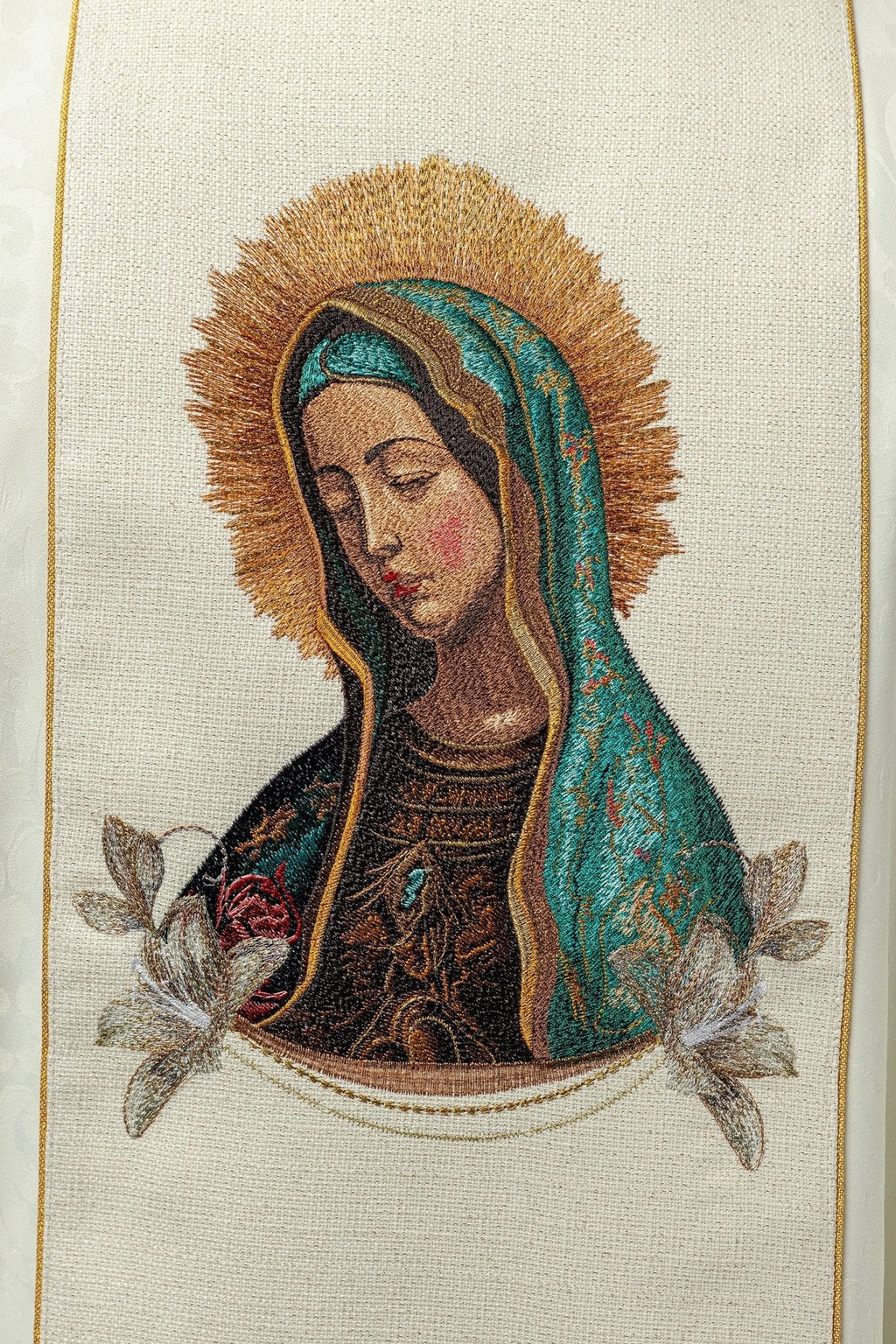 Chasuble brodée à l'effigie de Notre - Dame de Guadalupe KOW2/011/05/81 - CHASUBLES.FR