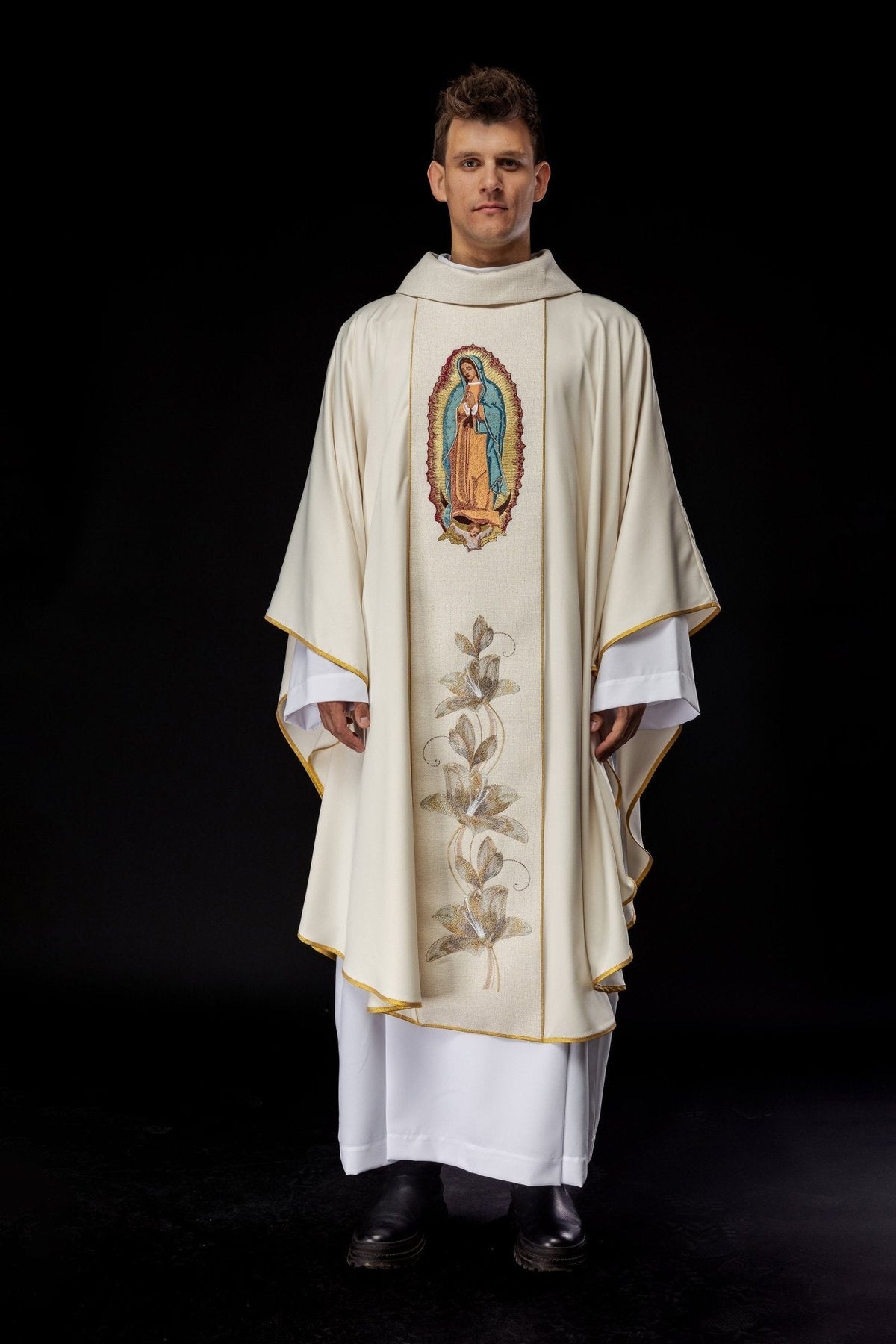 Chasuble brodée à l'effigie de Notre - Dame de Guadalupe KOW2/010/05/53 - CHASUBLES.FR