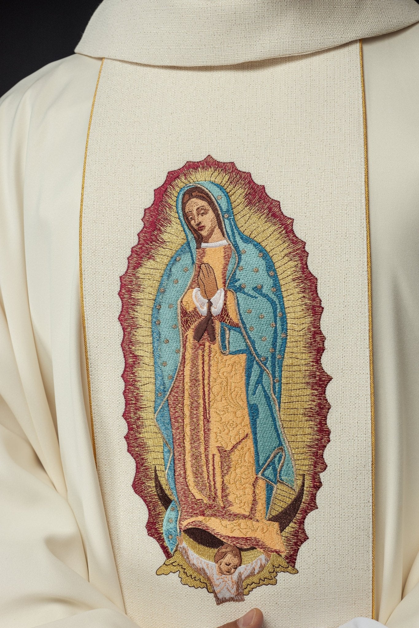 Chasuble brodée à l'effigie de Notre - Dame de Guadalupe KOW2/010/05/53 - CHASUBLES.FR