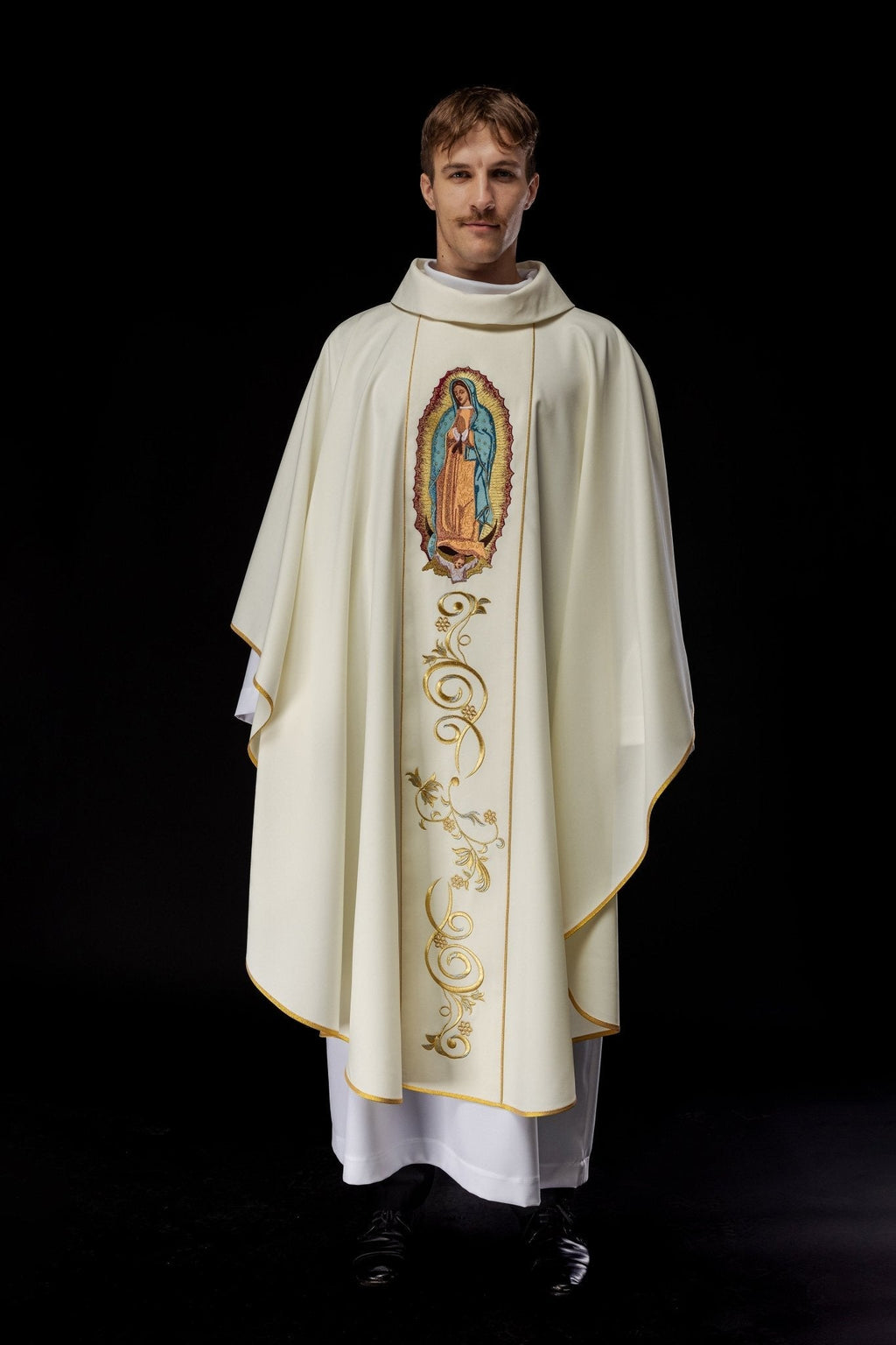 Chasuble brodée à l'effigie de Notre - Dame de Guadalupe KOW2/015/05/01 - CHASUBLES.FR