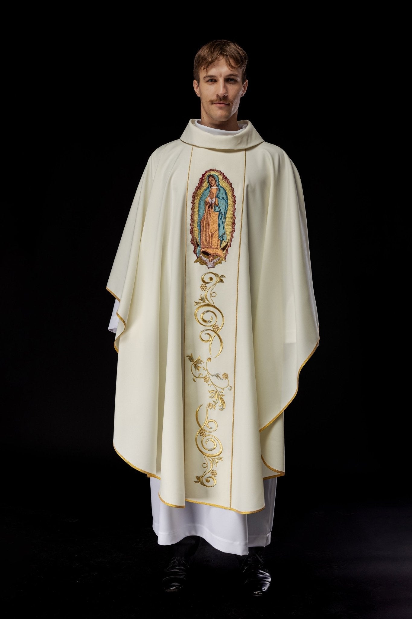 Chasuble brodée à l'effigie de Notre - Dame de Guadalupe KOW2/015/05/01 - CHASUBLES.FR