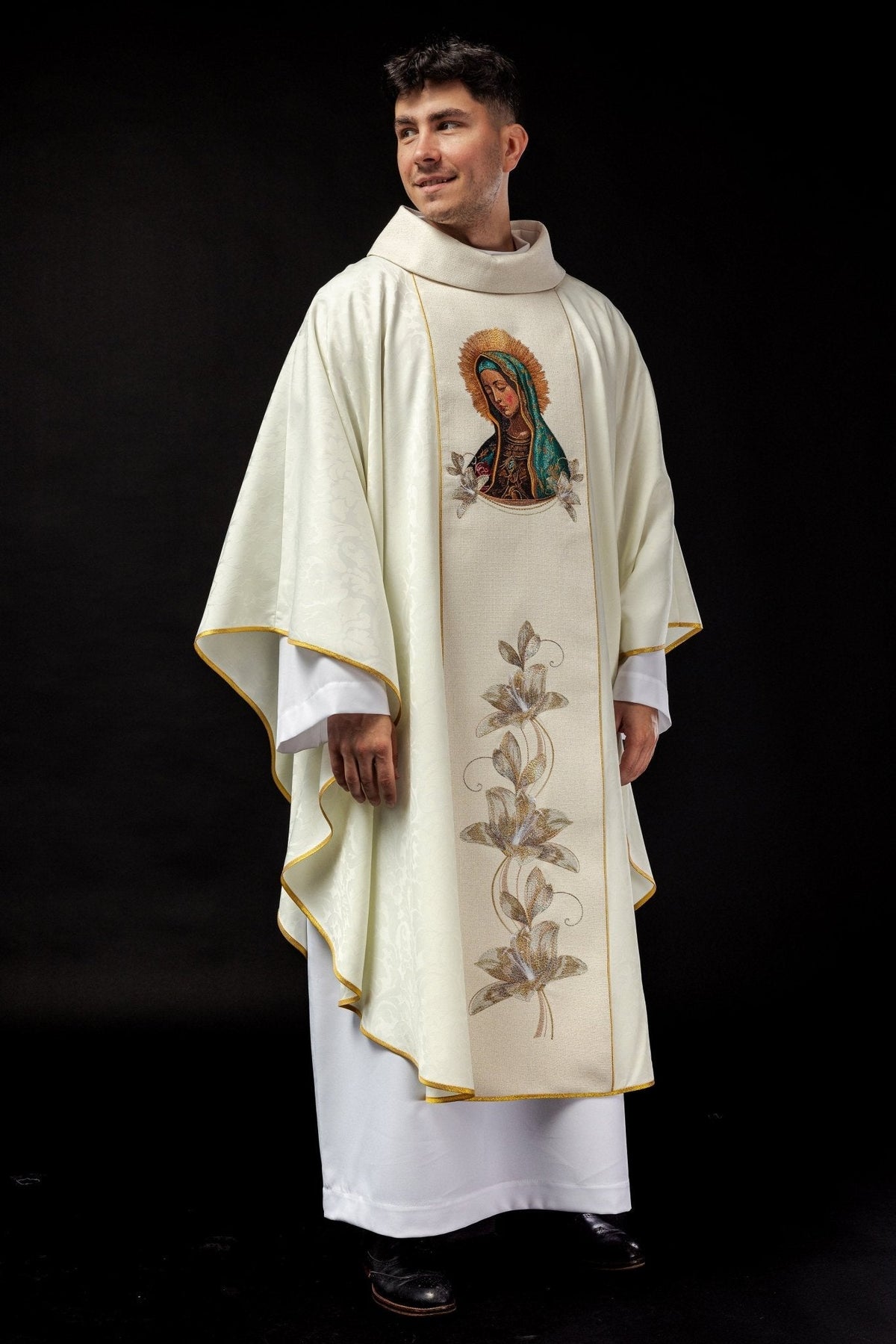 Chasuble brodée à l'effigie de Notre - Dame de Guadalupe KOW2/011/05/81 - CHASUBLES.FR