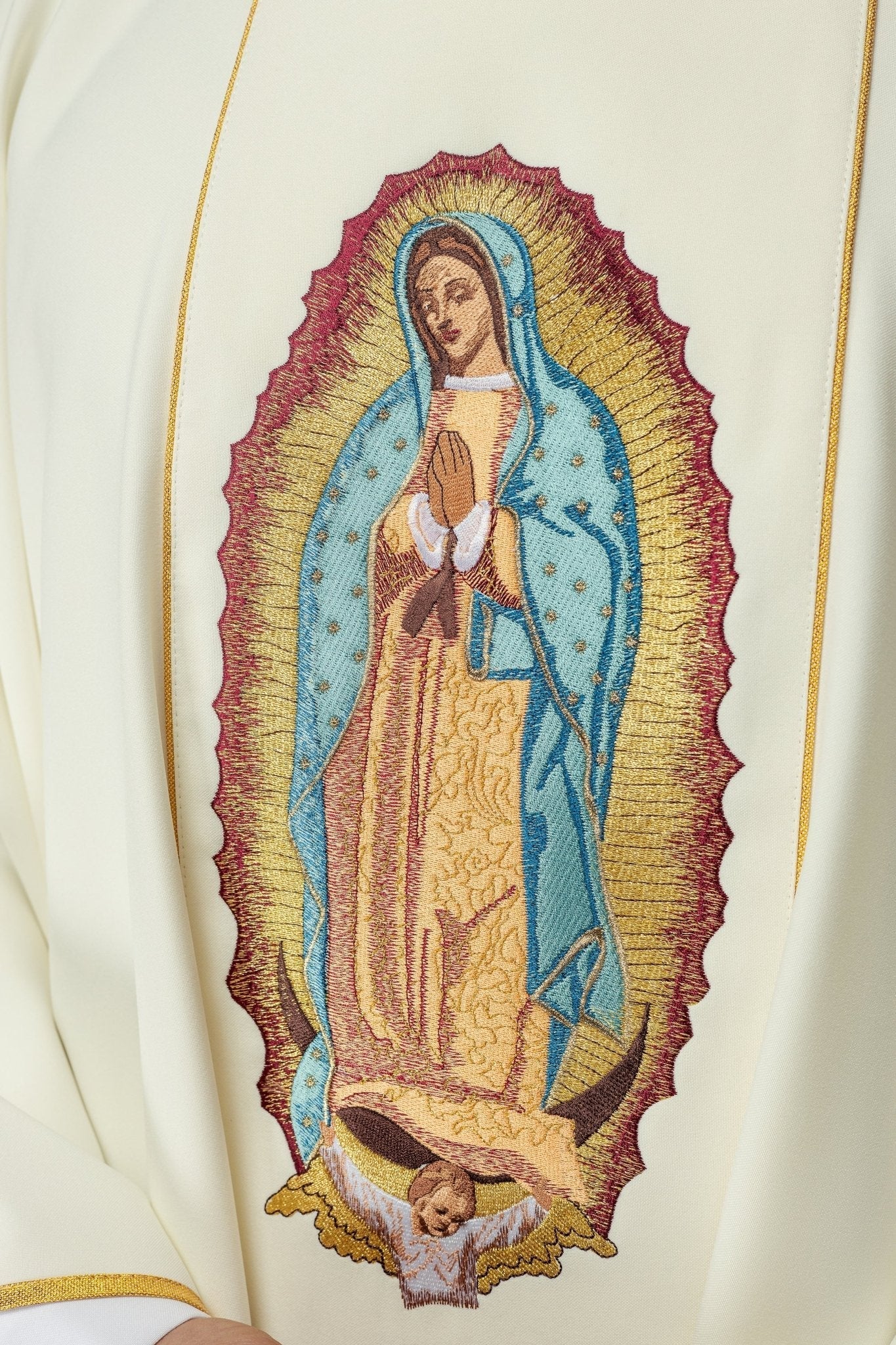 Chasuble brodée à l'effigie de Notre - Dame de Guadalupe KOW2/015/05/01 - CHASUBLES.FR
