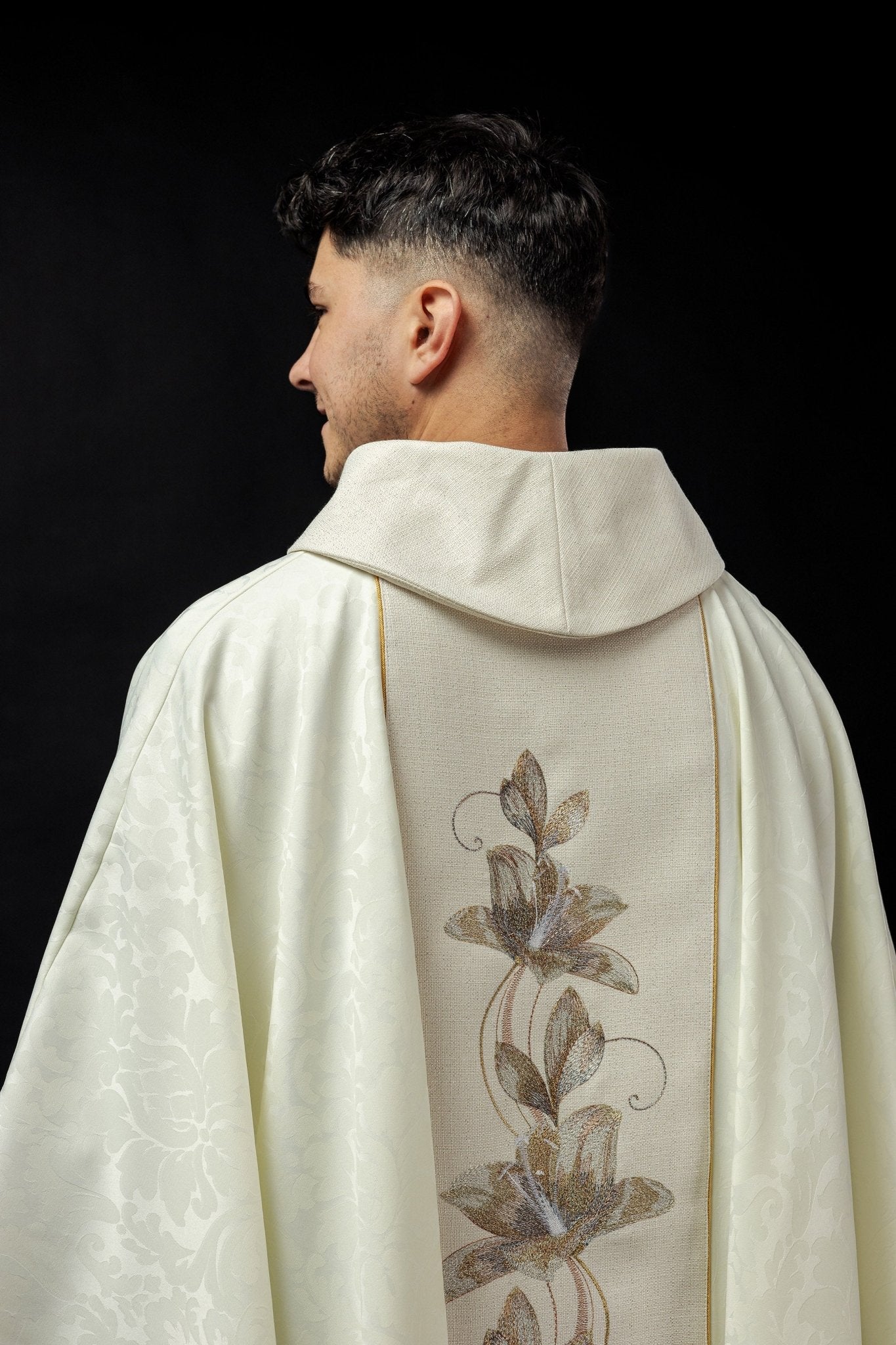 Chasuble brodée à l'effigie de Notre - Dame de Guadalupe KOW2/011/05/81 - CHASUBLES.FR