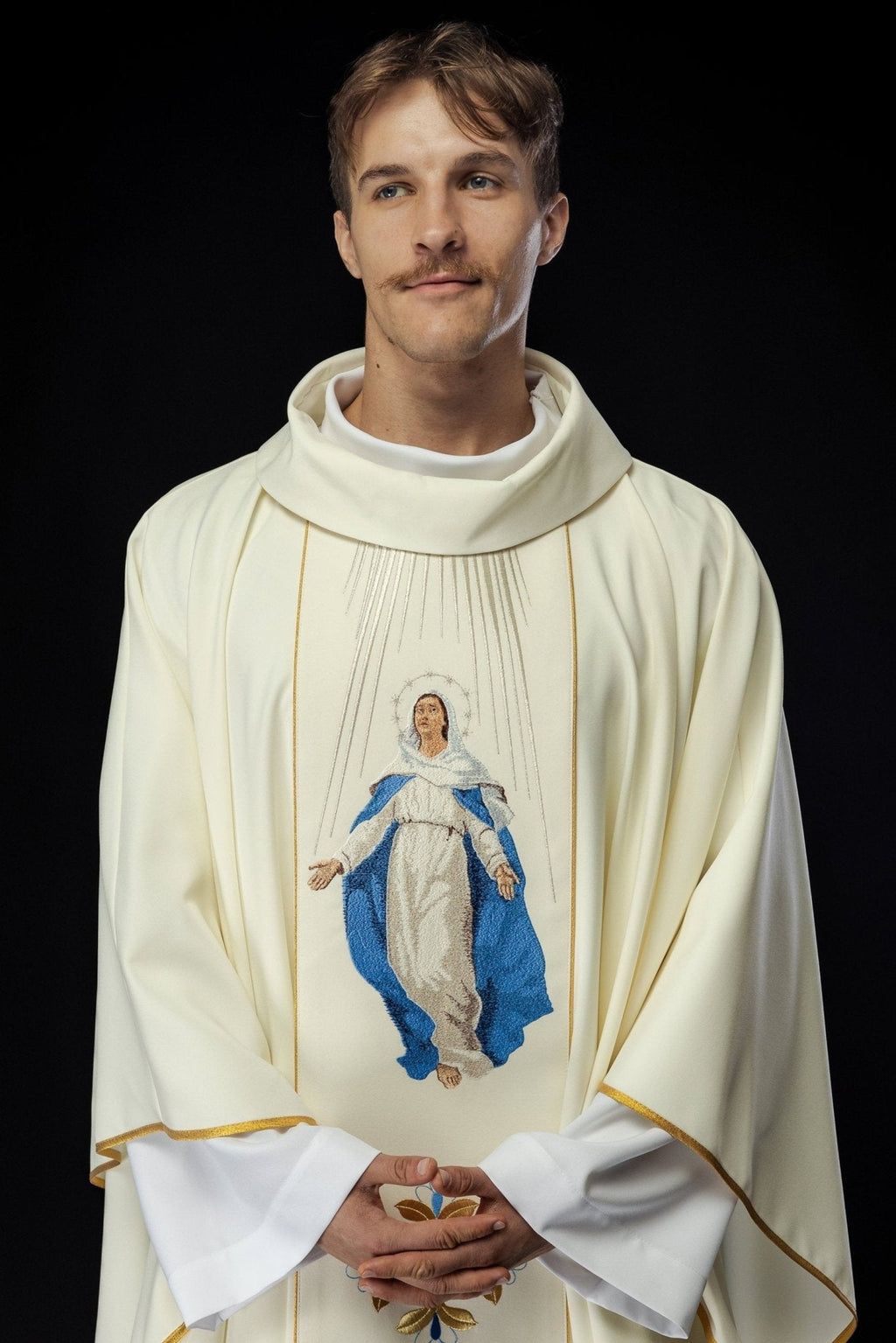 Chasuble brodée à l'effigie de Notre - Dame de l'Assomption KOW2/008/05/01 - CHASUBLES.FR