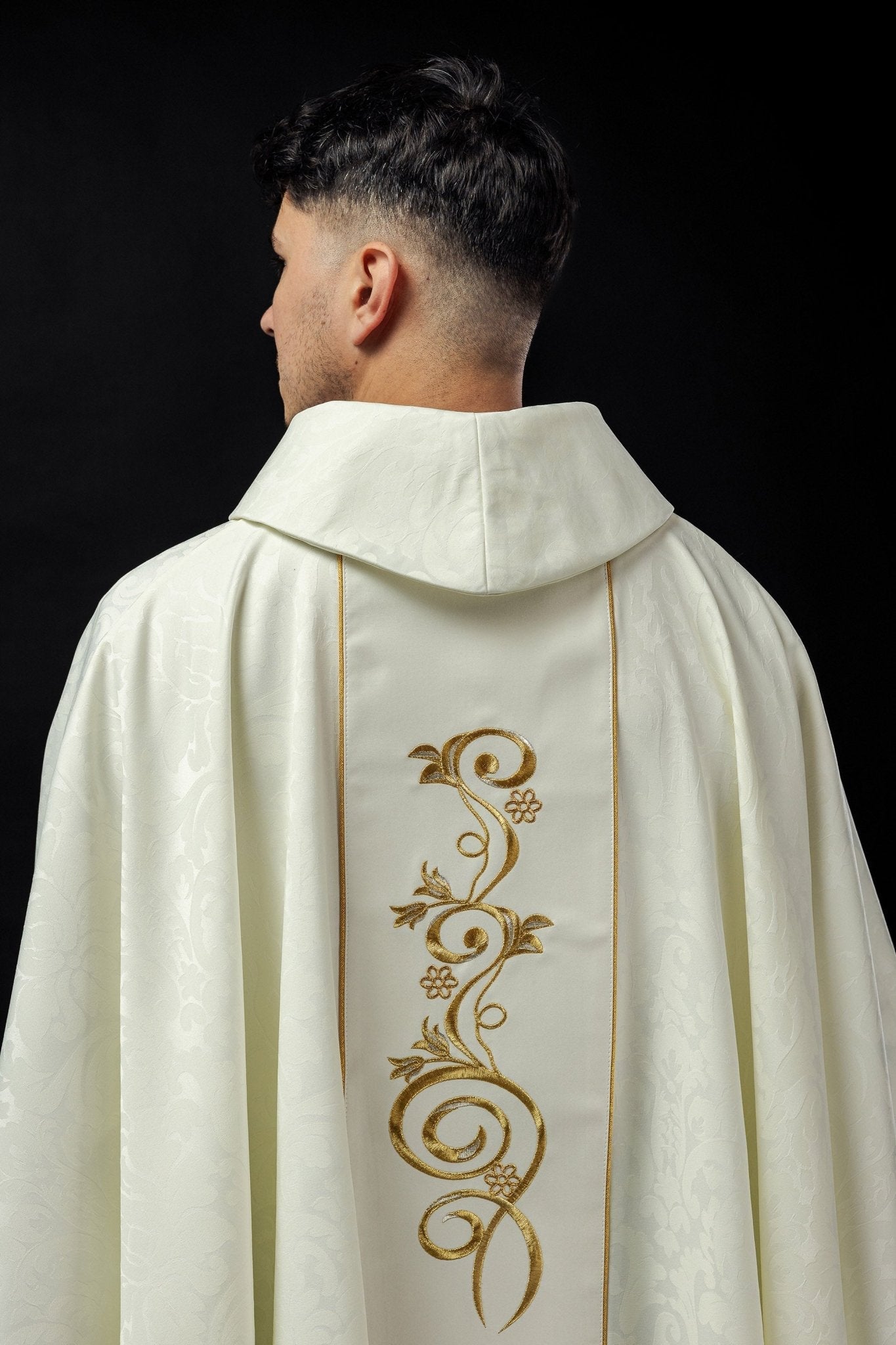Chasuble brodée à l'effigie de Notre - Dame du Tonnerre KOW2/023/05/01 - CHASUBLES.FR