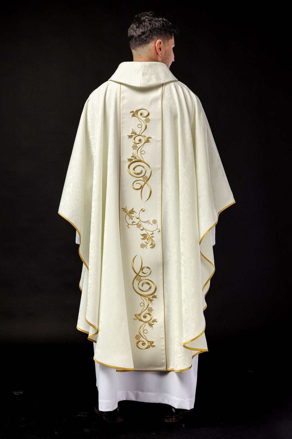 Chasuble brodée à l'effigie de Notre - Dame du Tonnerre KOW2/023/05/01 - CHASUBLES.FR