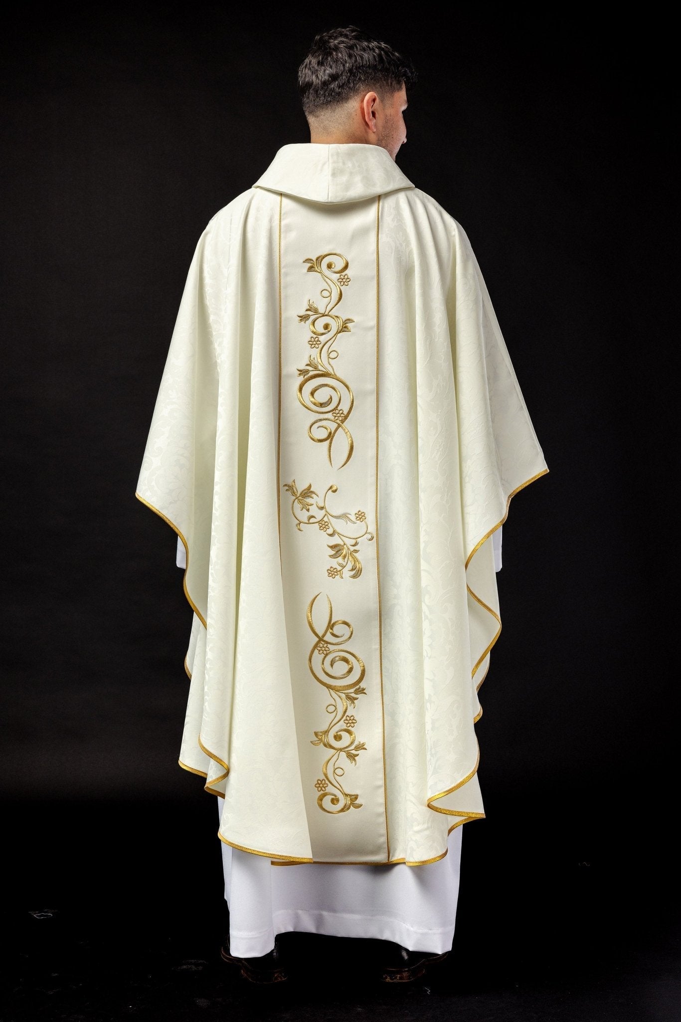 Chasuble brodée à l'effigie de Notre - Dame du Tonnerre KOW2/023/05/01 - CHASUBLES.FR