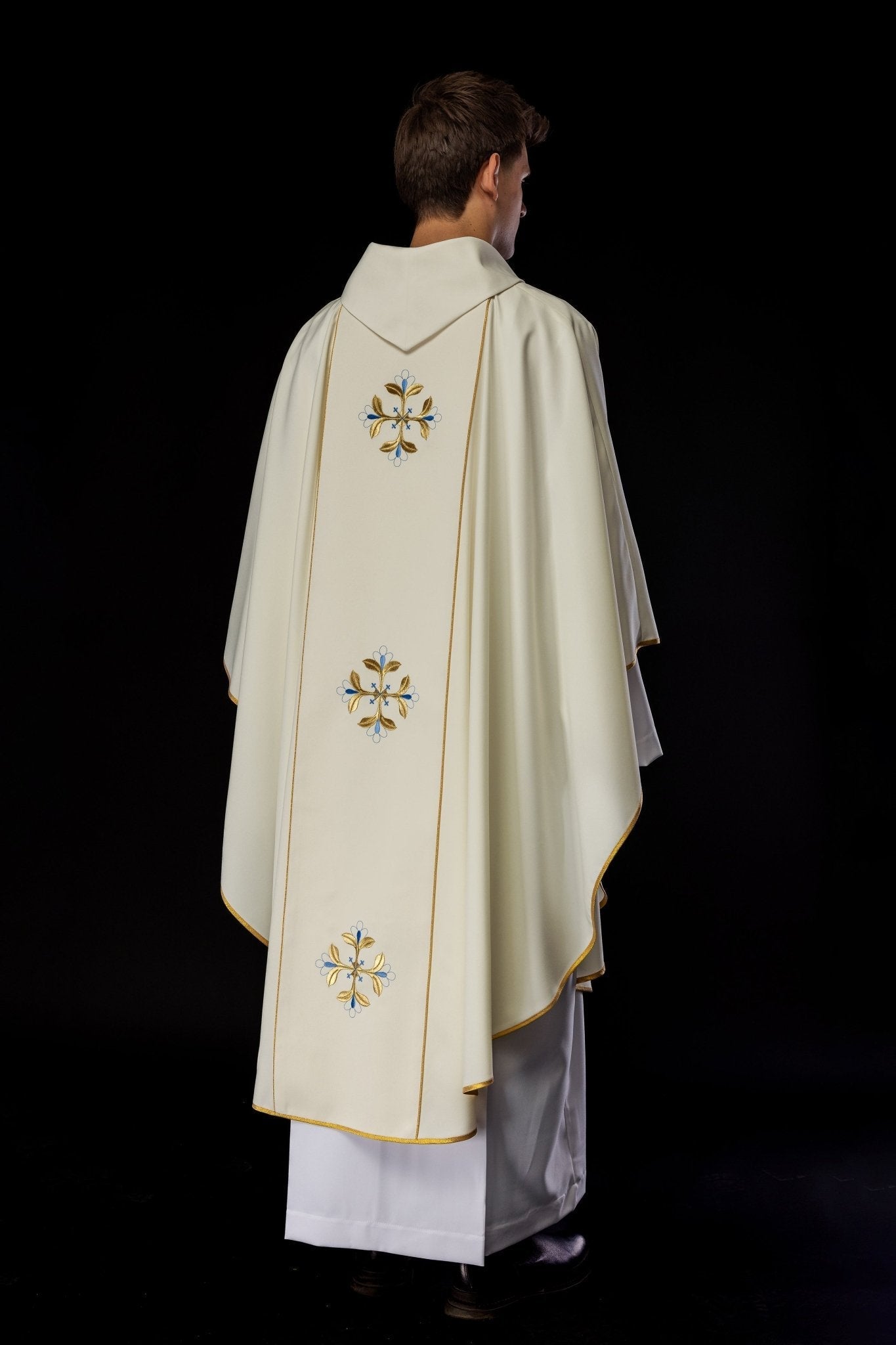 Chasuble brodée à l'effigie de Notre - Dame Immaculée KOW2/001/05/01 - CHASUBLES.FR